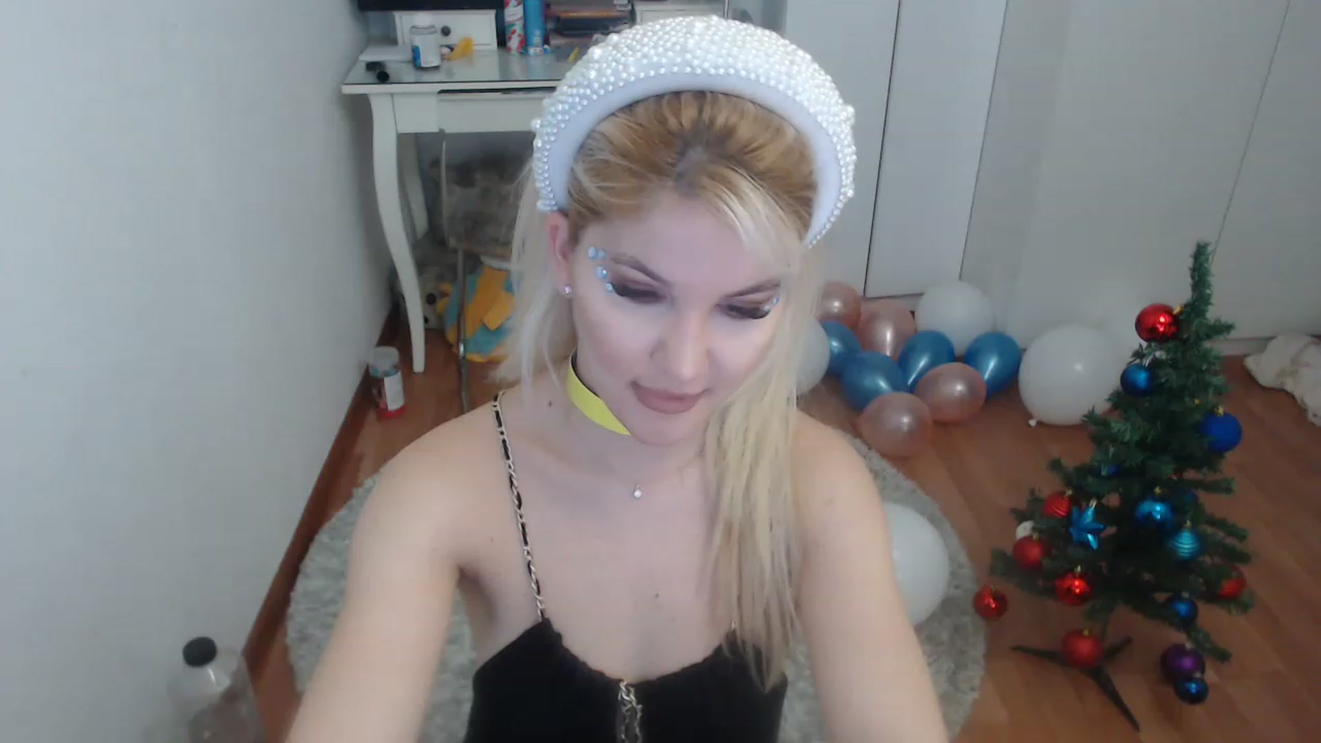 Gallery image thumbnail from AlexisJewel's myfreecams stream on, 12/21/2022, 07:45 image 1 of 20