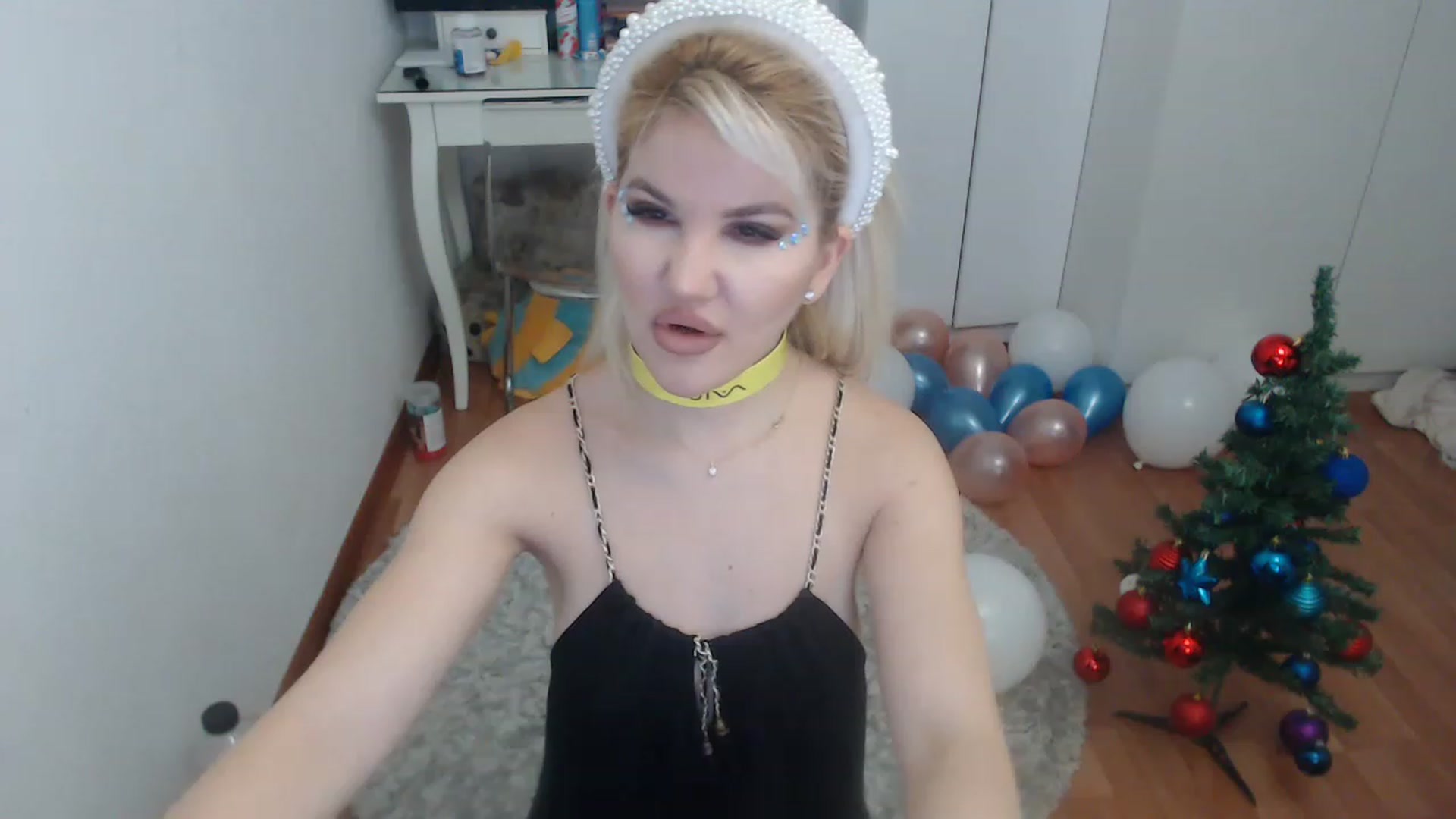 Gallery image thumbnail from AlexisJewel's myfreecams stream on, 12/21/2022, 07:45 image 13 of 20
