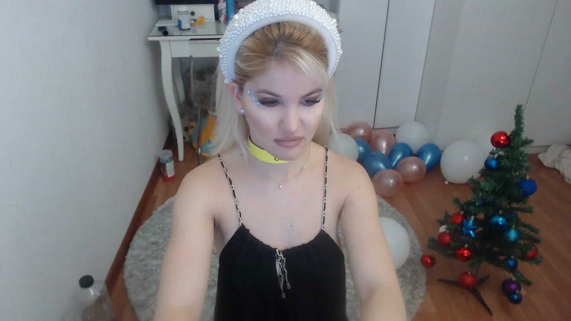 Gallery image thumbnail from AlexisJewel's myfreecams stream on, 12/21/2022, 07:45 image 4 of 20