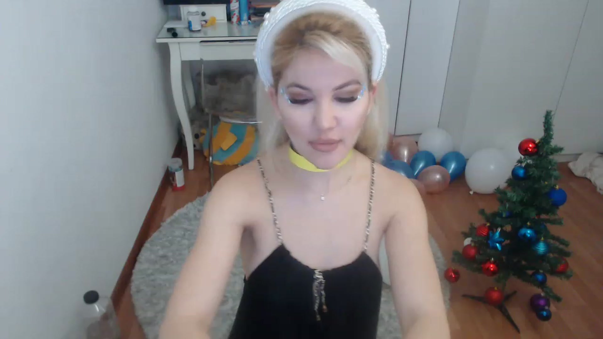 Gallery image thumbnail from AlexisJewel's myfreecams stream on, 12/21/2022, 07:45 image 14 of 20
