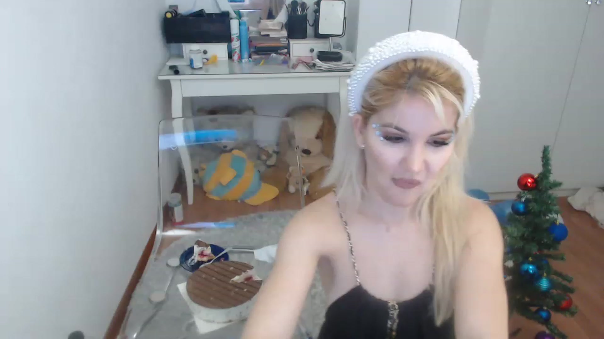 Gallery image thumbnail from AlexisJewel's myfreecams stream on, 12/21/2022, 10:15 image 10 of 20