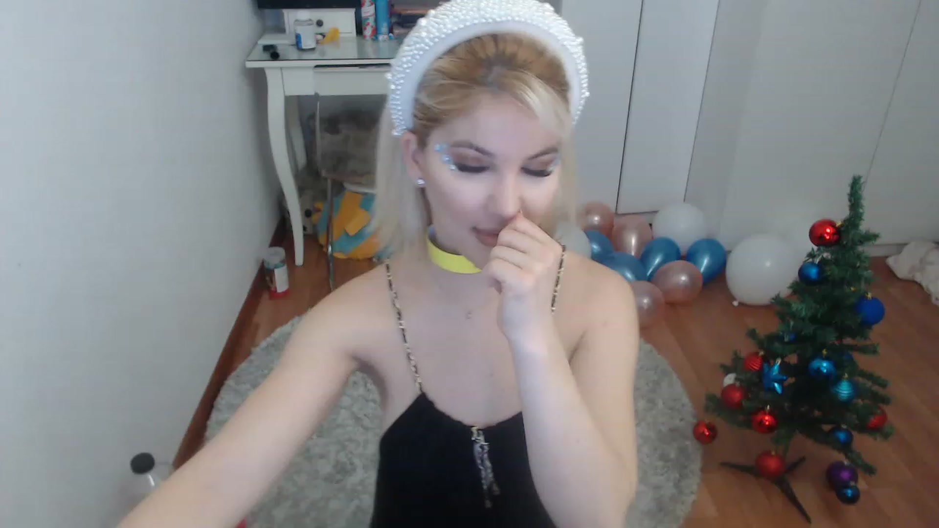 Gallery image thumbnail from AlexisJewel's myfreecams stream on, 12/21/2022, 10:15 image 1 of 20