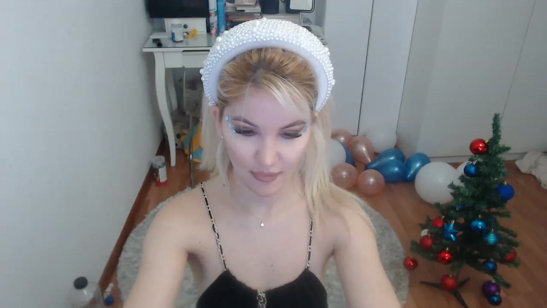 Gallery image thumbnail from AlexisJewel's myfreecams stream on, 12/21/2022, 10:15 image 4 of 20
