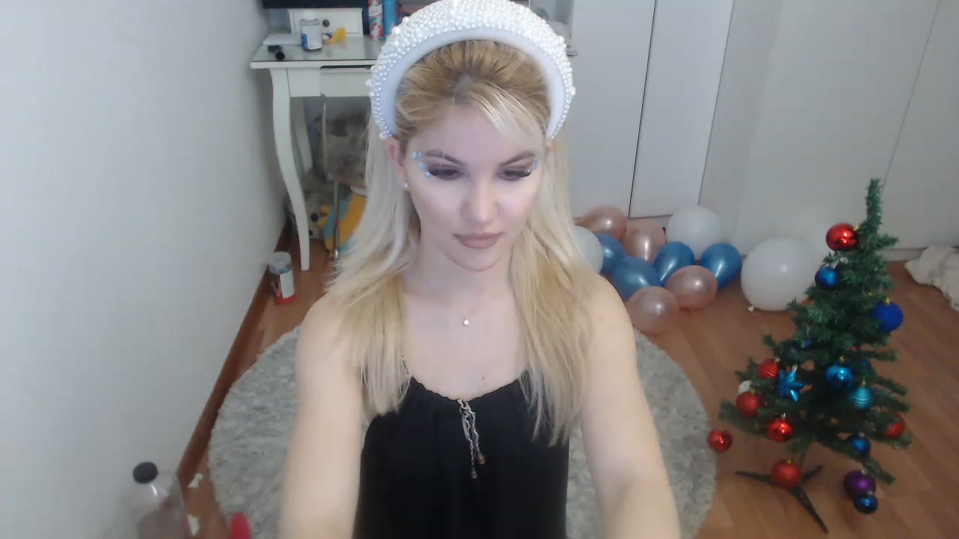 Gallery image thumbnail from AlexisJewel's myfreecams stream on, 12/21/2022, 10:15 image 2 of 20
