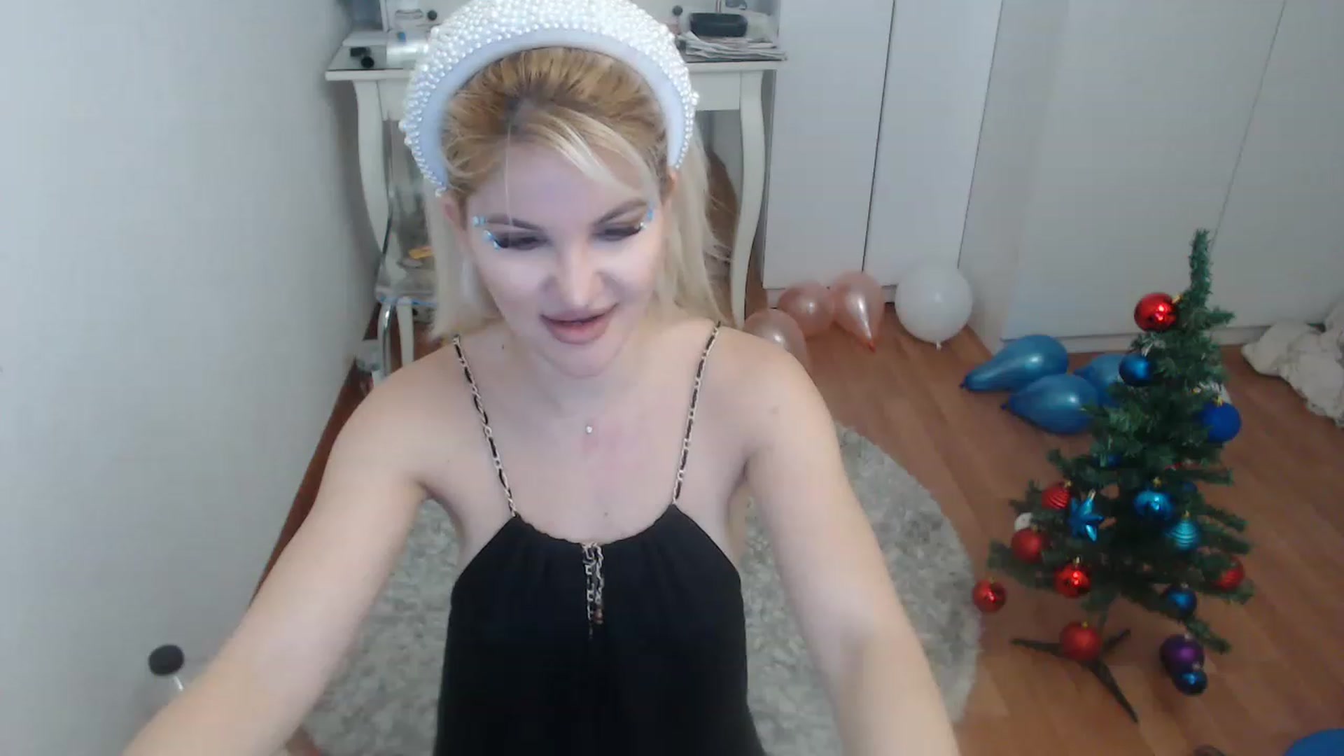 Gallery image thumbnail from AlexisJewel's myfreecams stream on, 12/21/2022, 10:15 image 12 of 20