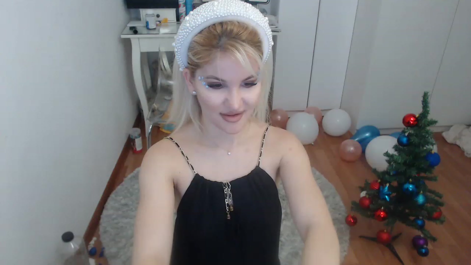 Gallery image thumbnail from AlexisJewel's myfreecams stream on, 12/21/2022, 10:15 image 7 of 20