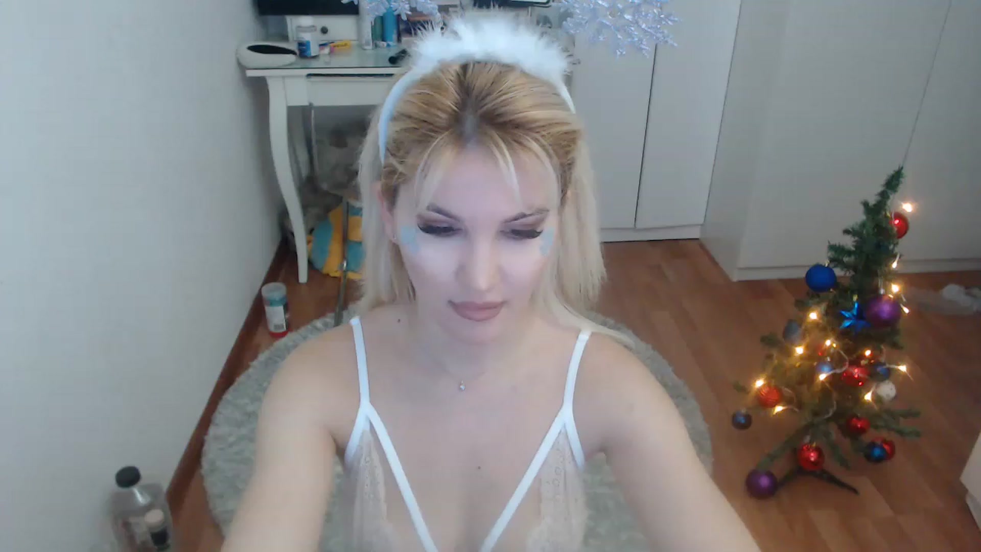 Gallery image thumbnail from AlexisJewel's myfreecams stream on, 12/23/2022, 08:11 image 15 of 20