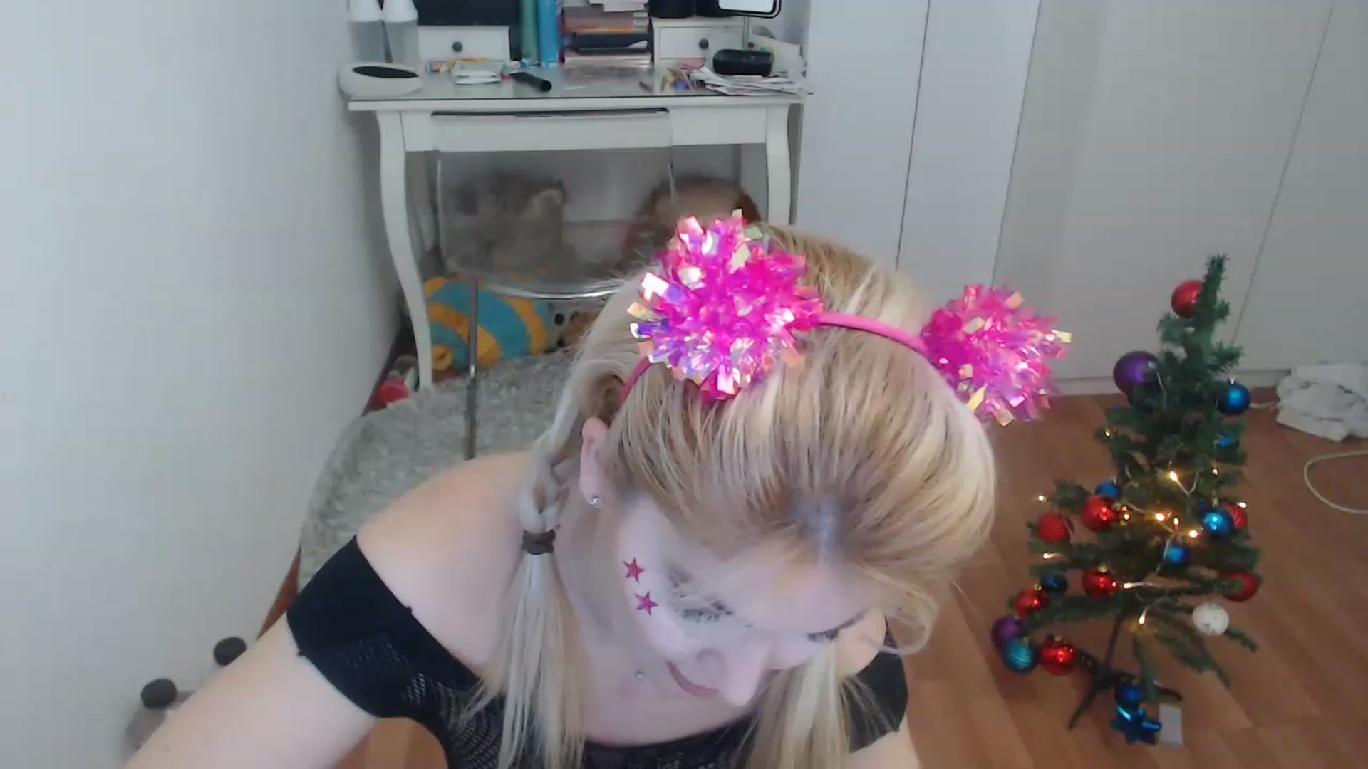 Gallery image thumbnail from AlexisJewel's myfreecams stream on, 01/06/2023, 10:20 image 2 of 20