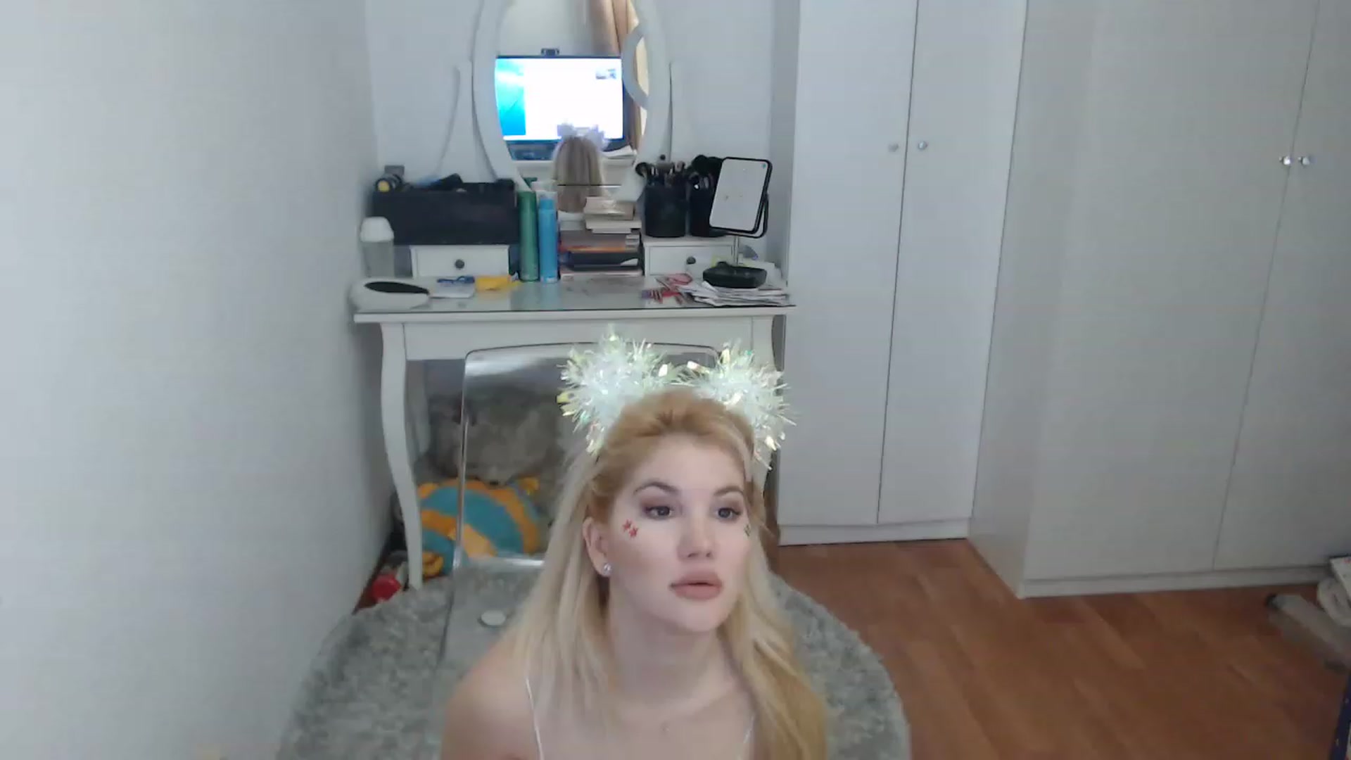 Gallery image thumbnail from AlexisJewel's myfreecams stream on, 01/10/2023, 08:08 image 5 of 20