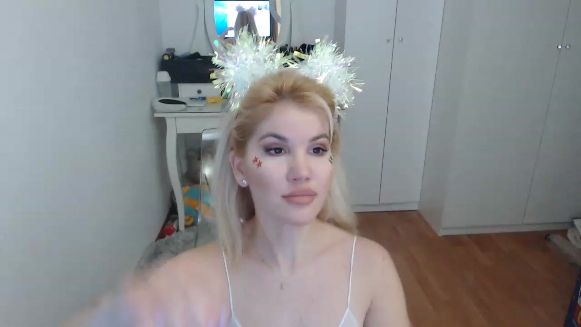 Gallery image thumbnail from AlexisJewel's myfreecams stream on, 01/10/2023, 08:08 image 8 of 20