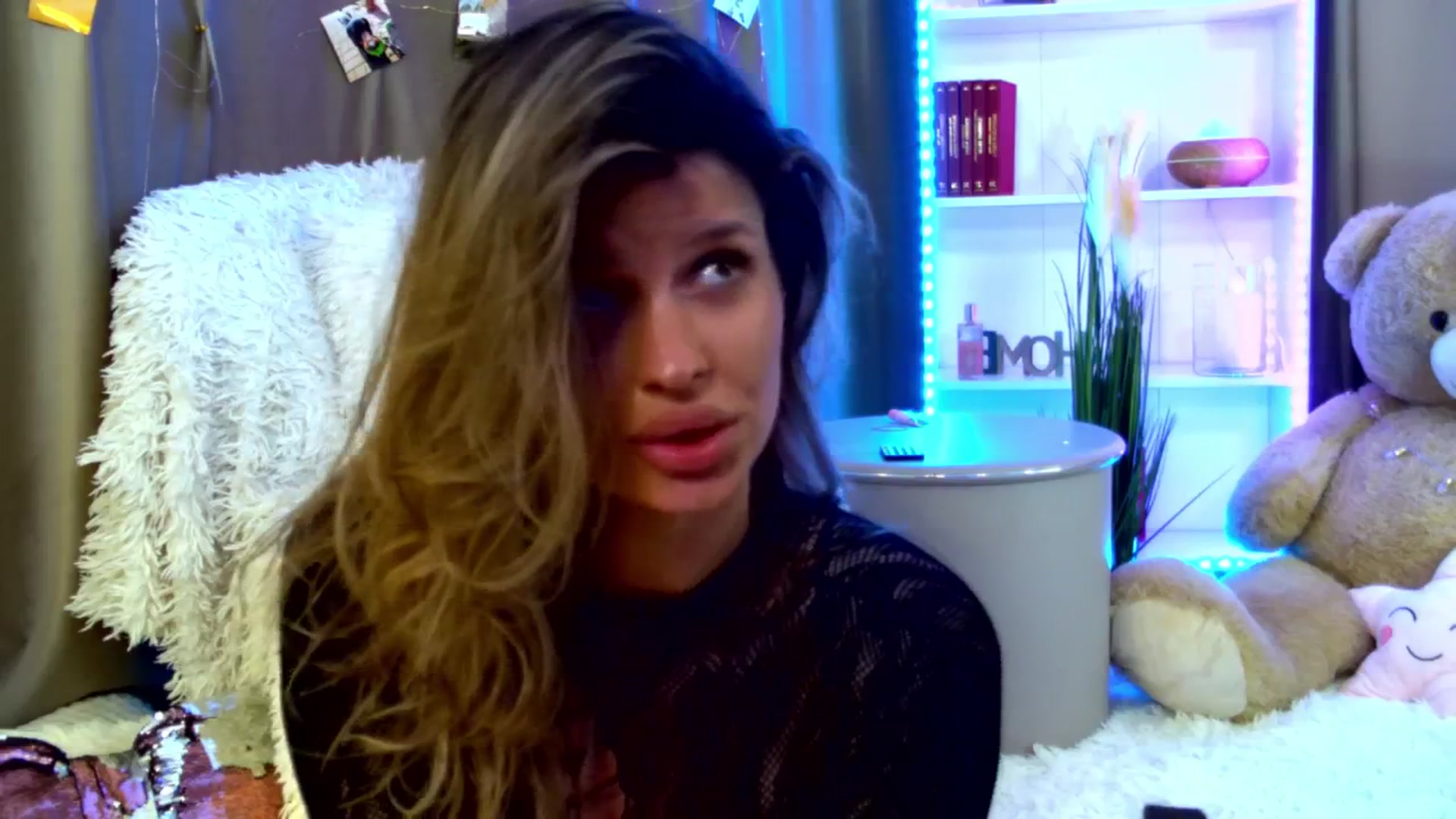 Gallery image thumbnail from AlexisLove's myfreecams stream on, 04/02/2025, 20:27 image 16 of 20