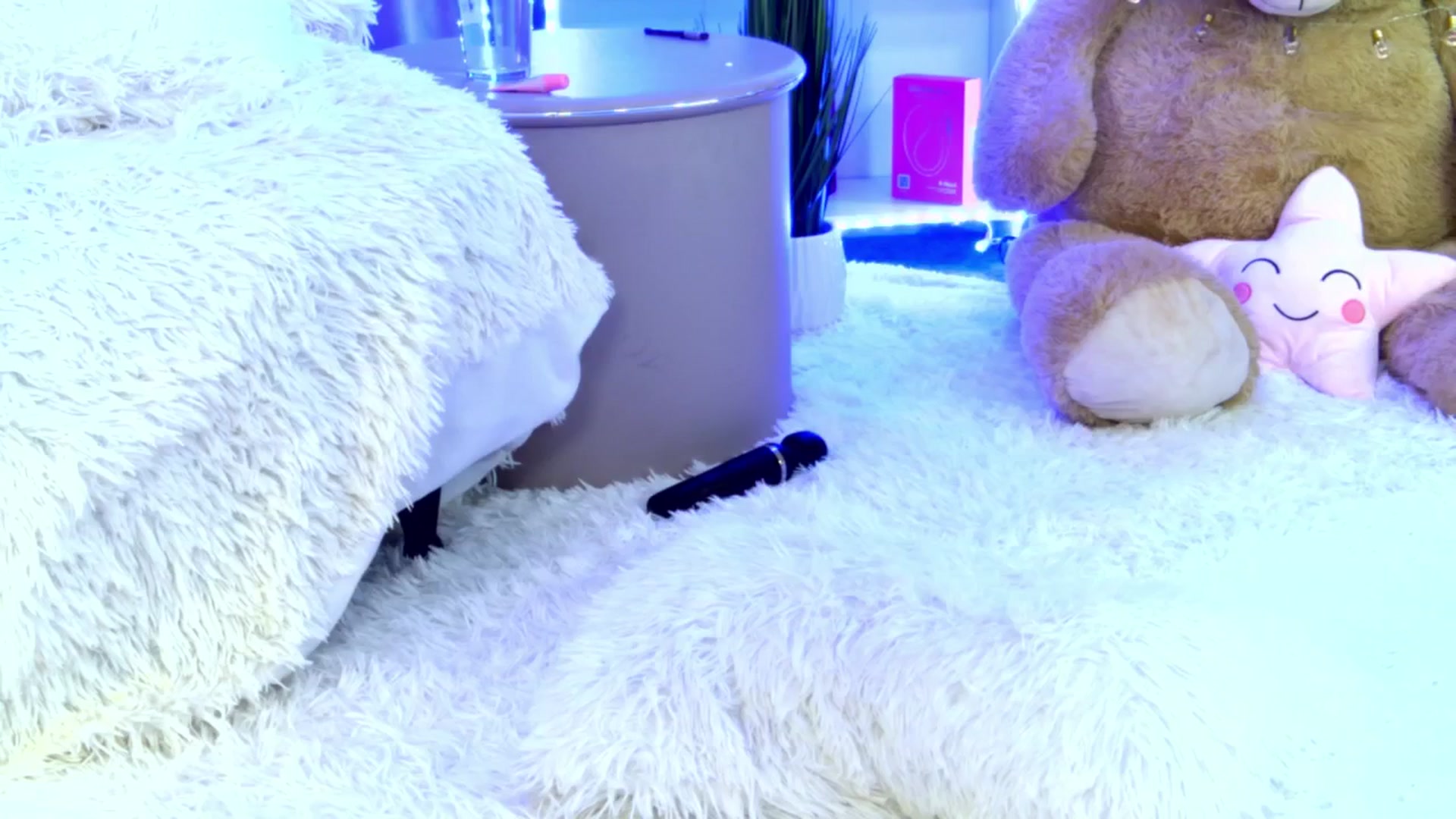 Gallery image thumbnail from AlexisLove's myfreecams stream on, 04/15/2025, 17:01 image 16 of 20
