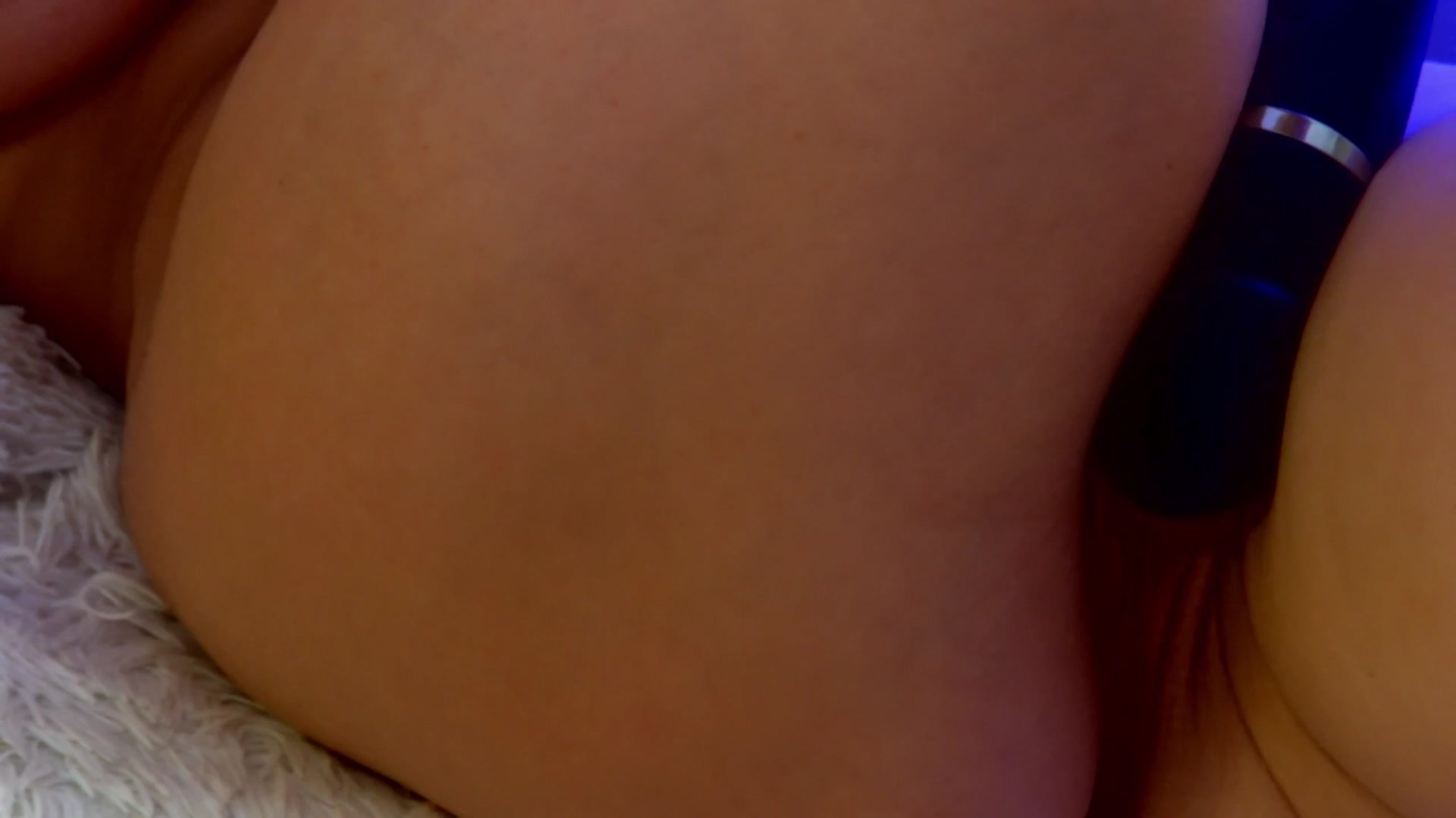 Gallery image thumbnail from AlexisLove's myfreecams stream on, 04/15/2025, 21:25 image 17 of 20