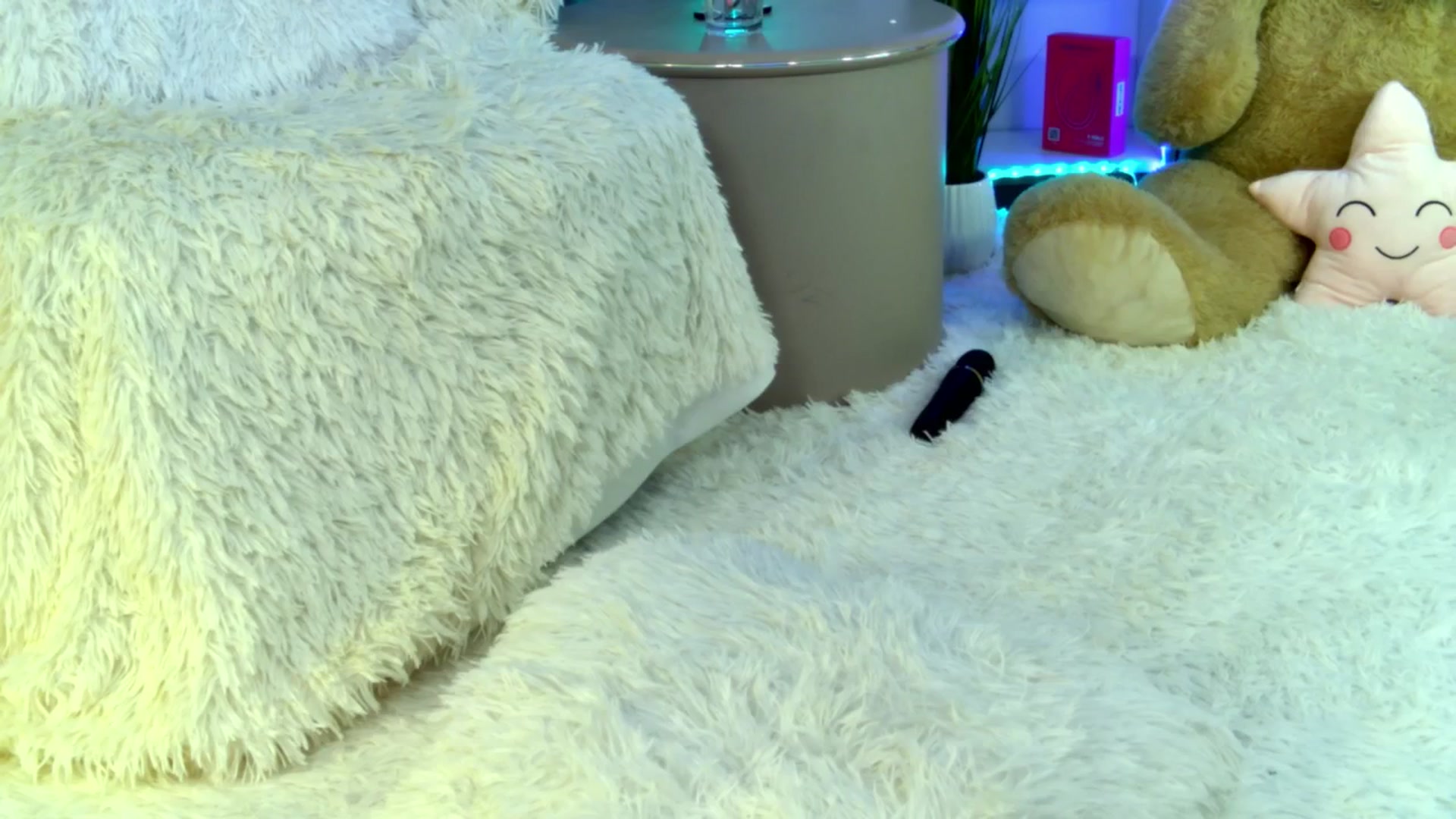 Gallery image thumbnail from AlexisLove's myfreecams stream on, 04/17/2025, 17:21 image 18 of 20
