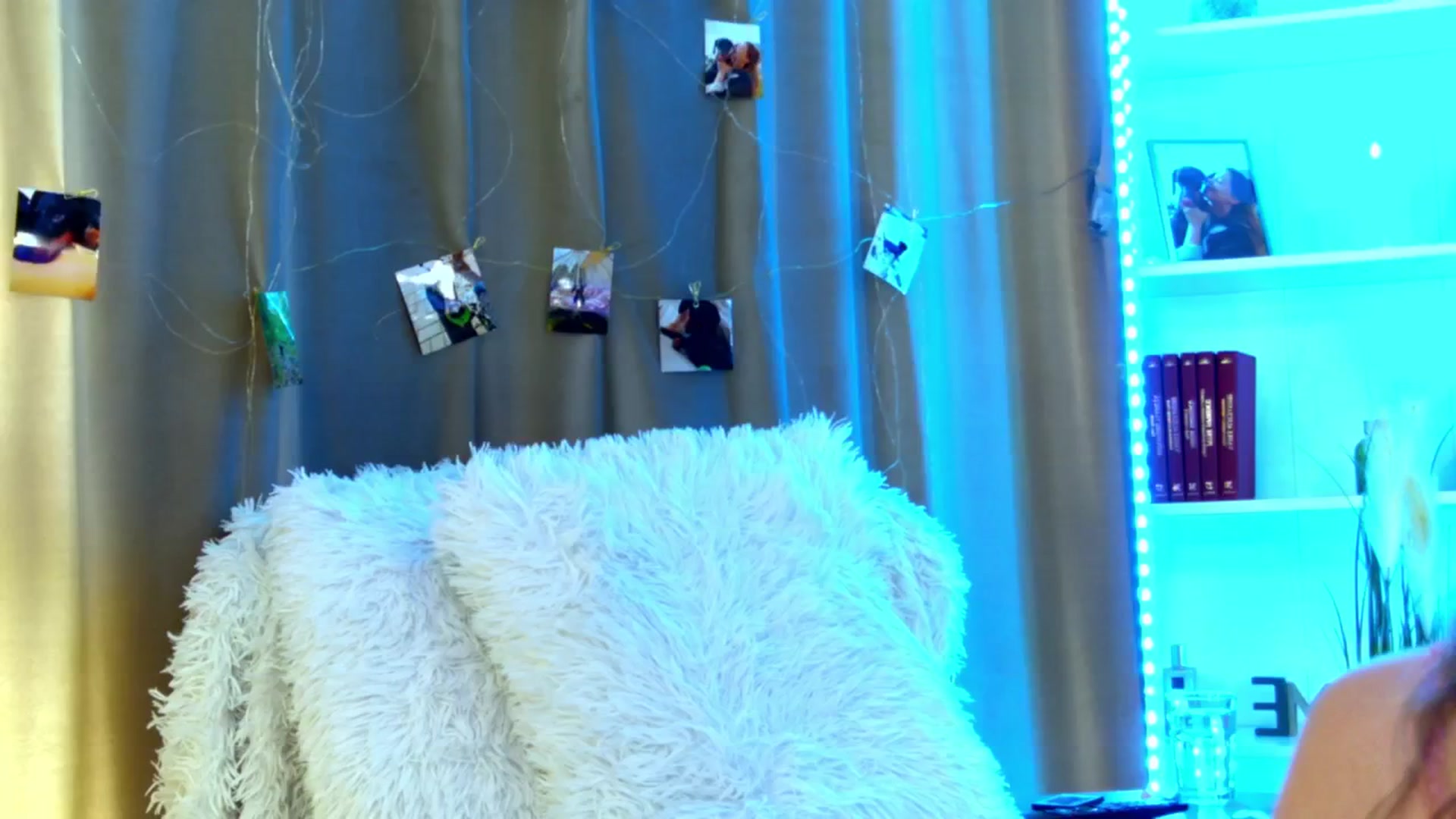 Gallery image thumbnail from AlexisLove's myfreecams stream on, 04/17/2025, 17:21 image 1 of 20