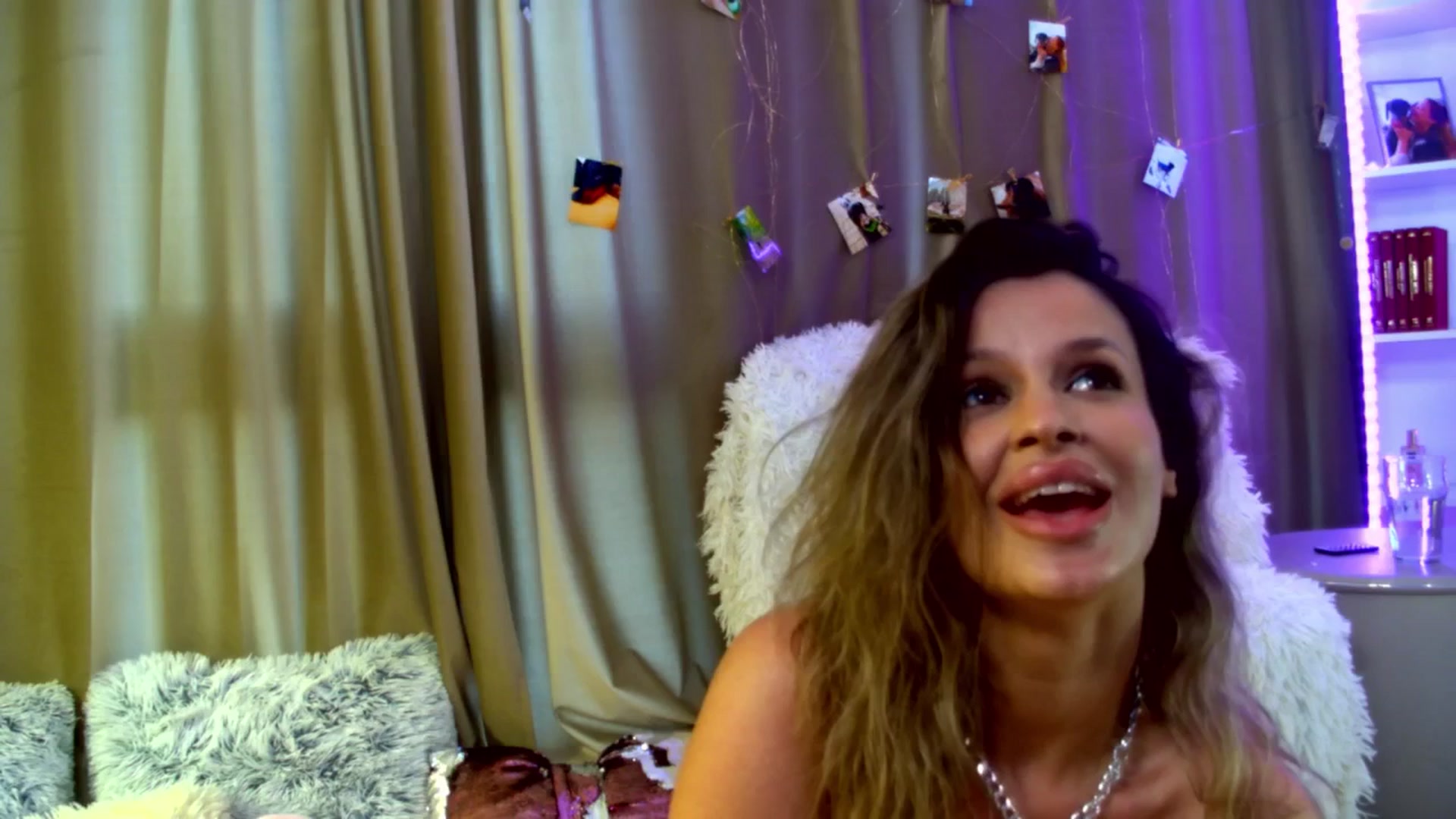 Gallery image thumbnail from AlexisLove's myfreecams stream on, 05/12/2025, 16:02 image 19 of 20