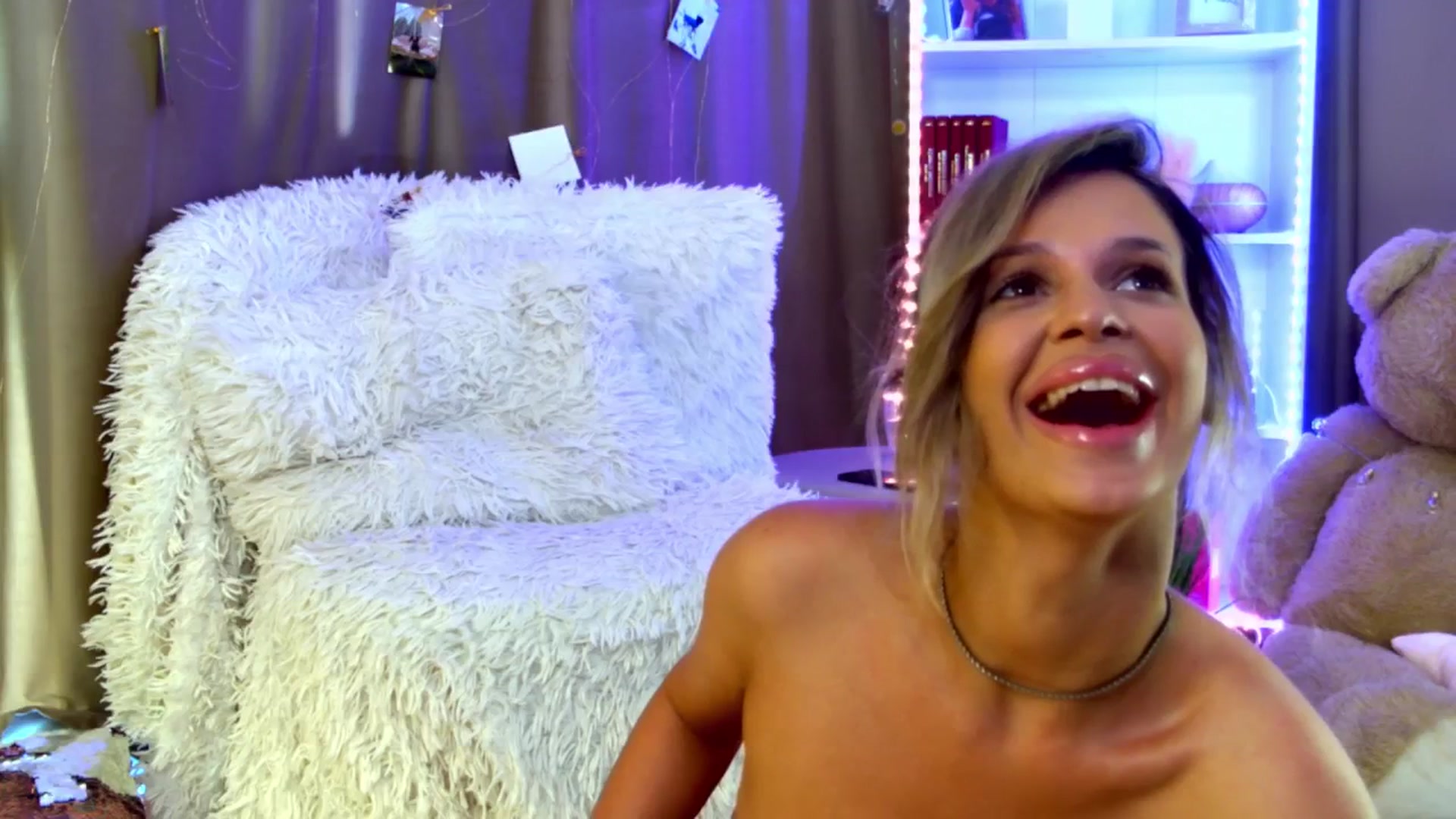 Gallery image thumbnail from AlexisLove's myfreecams stream on, 05/30/2025, 15:59 image 6 of 20