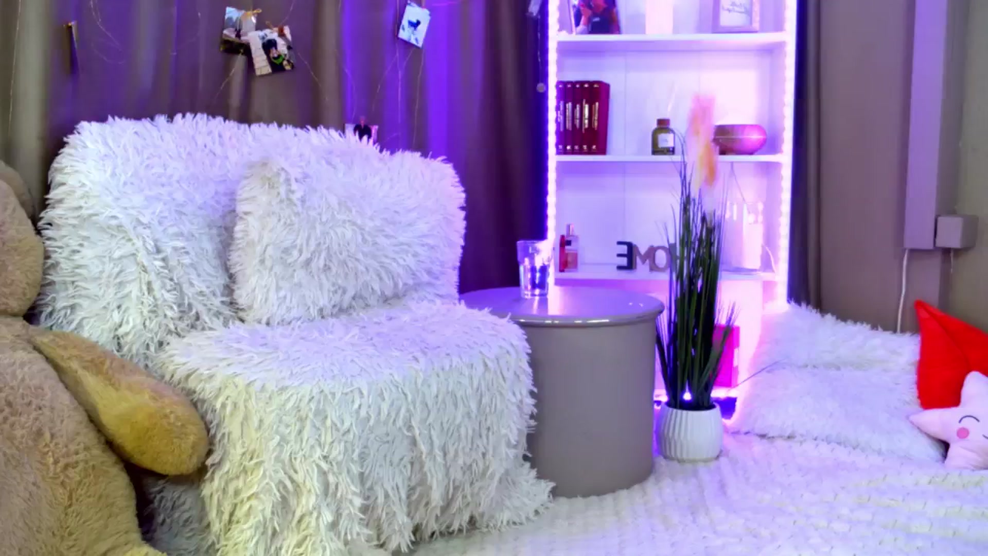 Gallery image thumbnail from AlexisLove's myfreecams stream on, 06/04/2025, 18:45 image 11 of 20