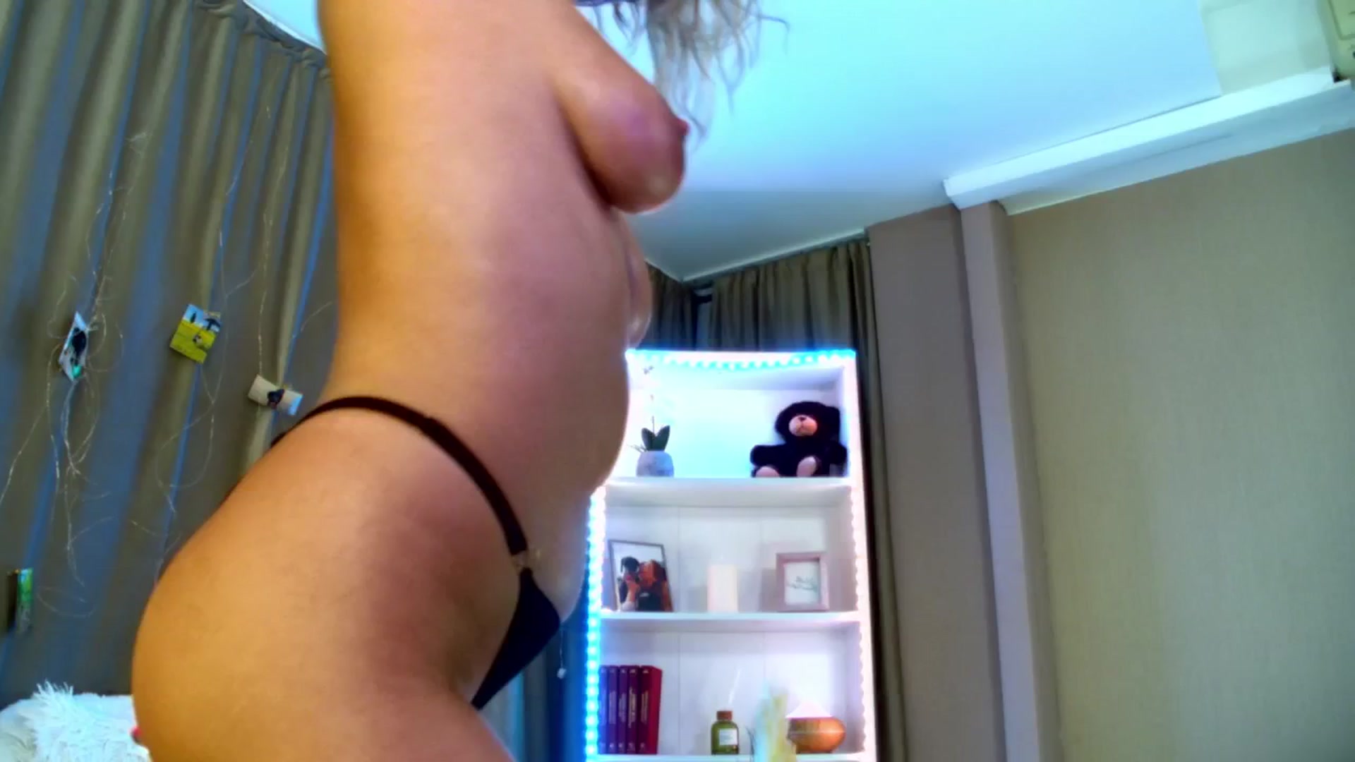 Gallery image thumbnail from AlexisLove's myfreecams stream on, 06/10/2025, 19:46 image 11 of 20