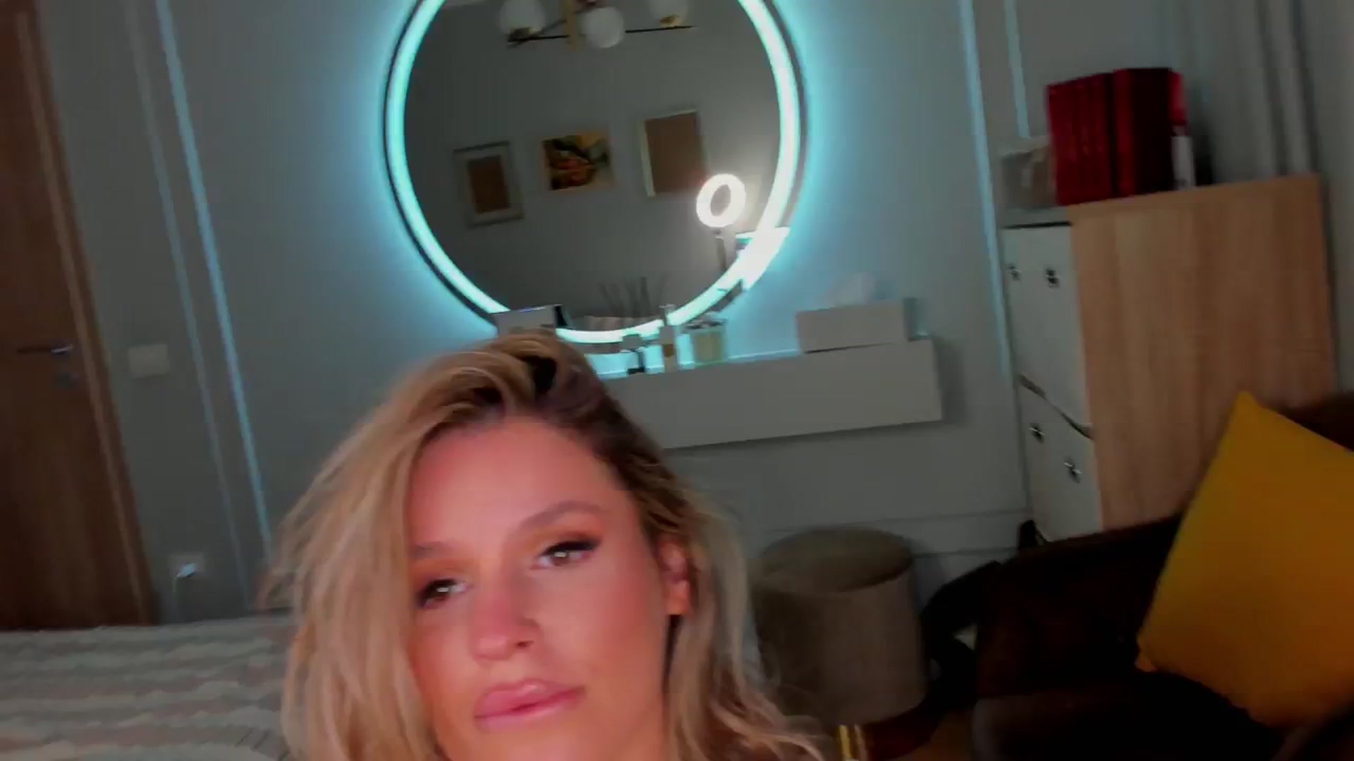 Gallery image thumbnail from AlexisLove's myfreecams stream on, 09/29/2025, 03:26 image 10 of 20