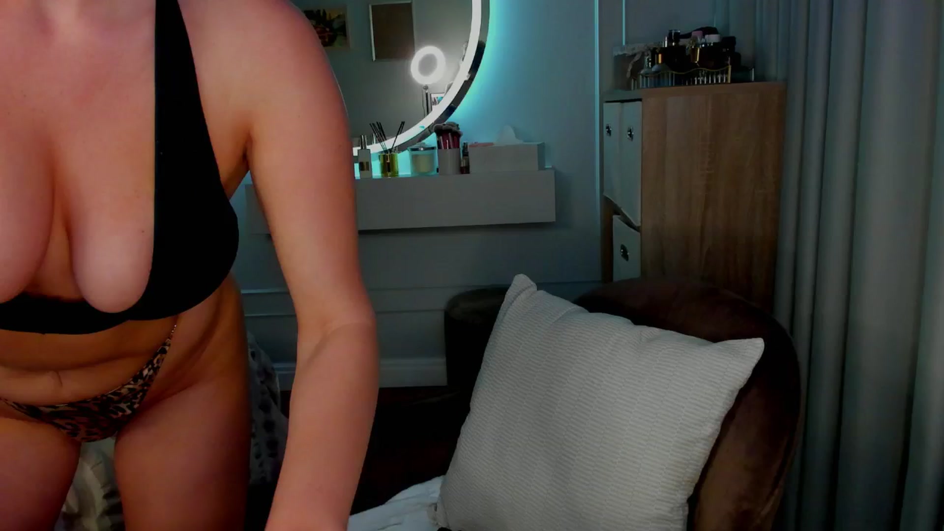 Gallery image thumbnail from AlexisLove's myfreecams stream on, 10/06/2025, 05:00 image 7 of 20
