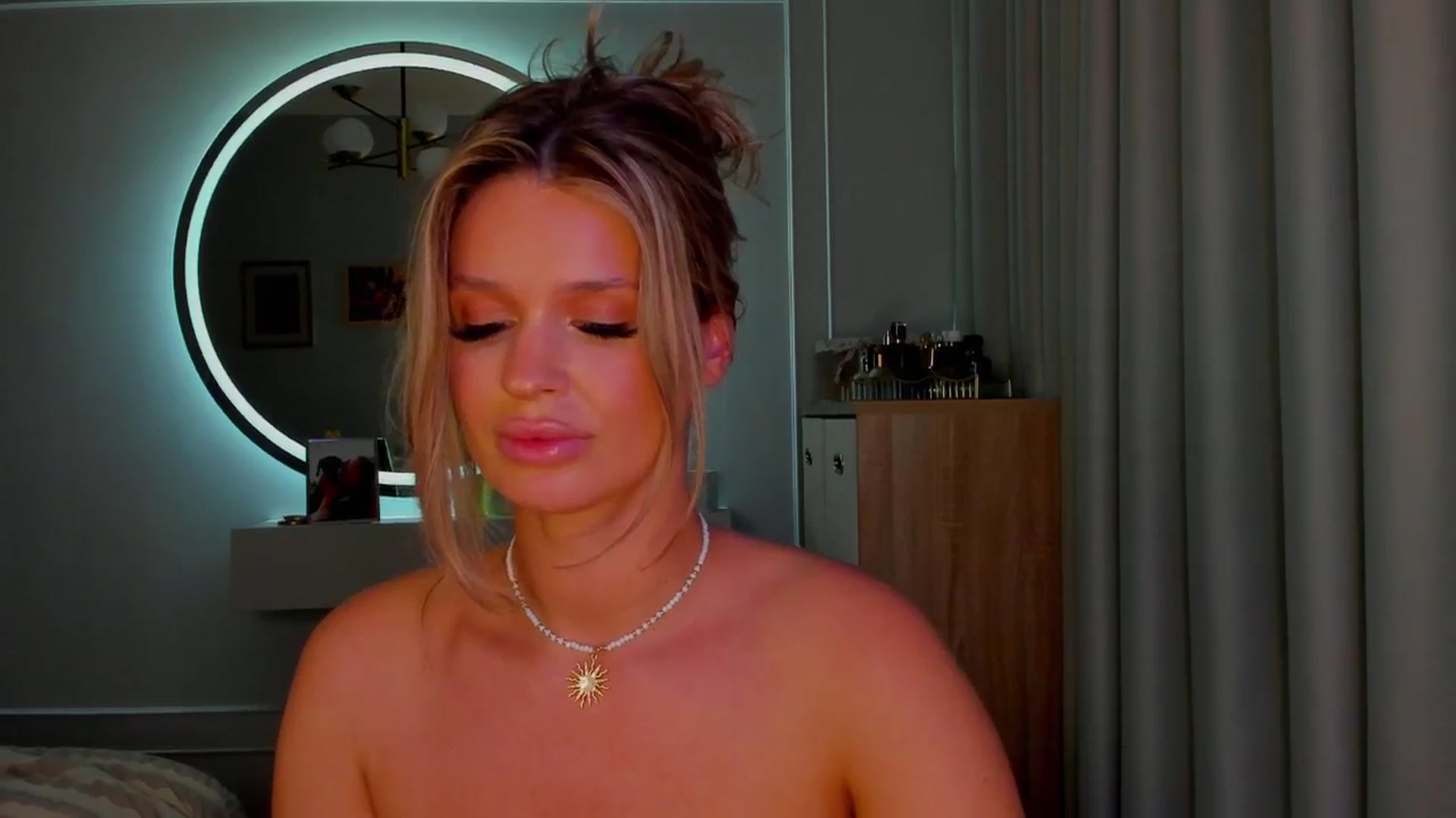 Gallery image thumbnail from AlexisLove's myfreecams stream on, 10/07/2025, 06:40 image 6 of 20