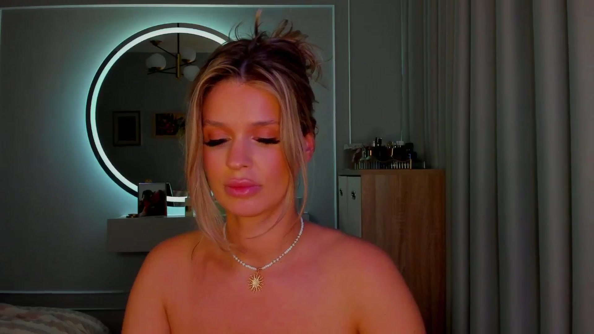 Gallery image thumbnail from AlexisLove's myfreecams stream on, 10/07/2025, 06:40 image 10 of 20