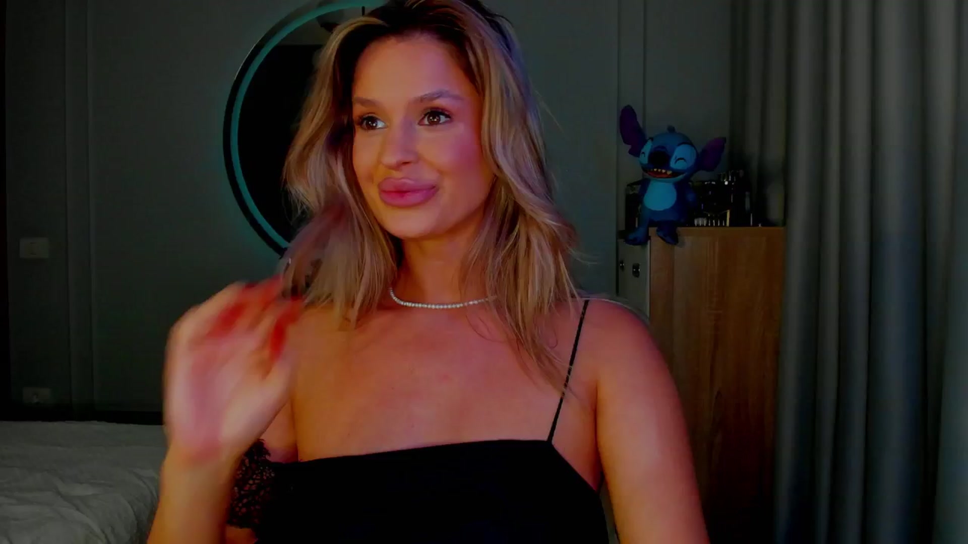 Gallery image thumbnail from AlexisLove's myfreecams stream on, 11/06/2025, 17:31 image 18 of 20