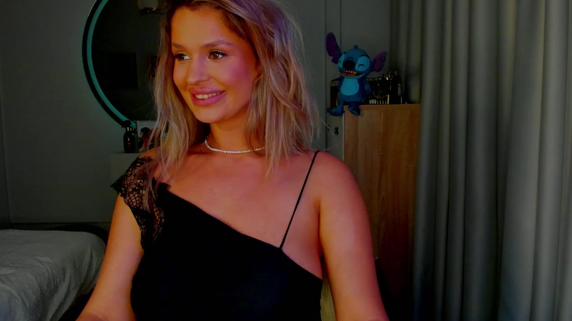 Gallery image thumbnail from AlexisLove's myfreecams stream on, 11/06/2025, 17:31 image 20 of 20