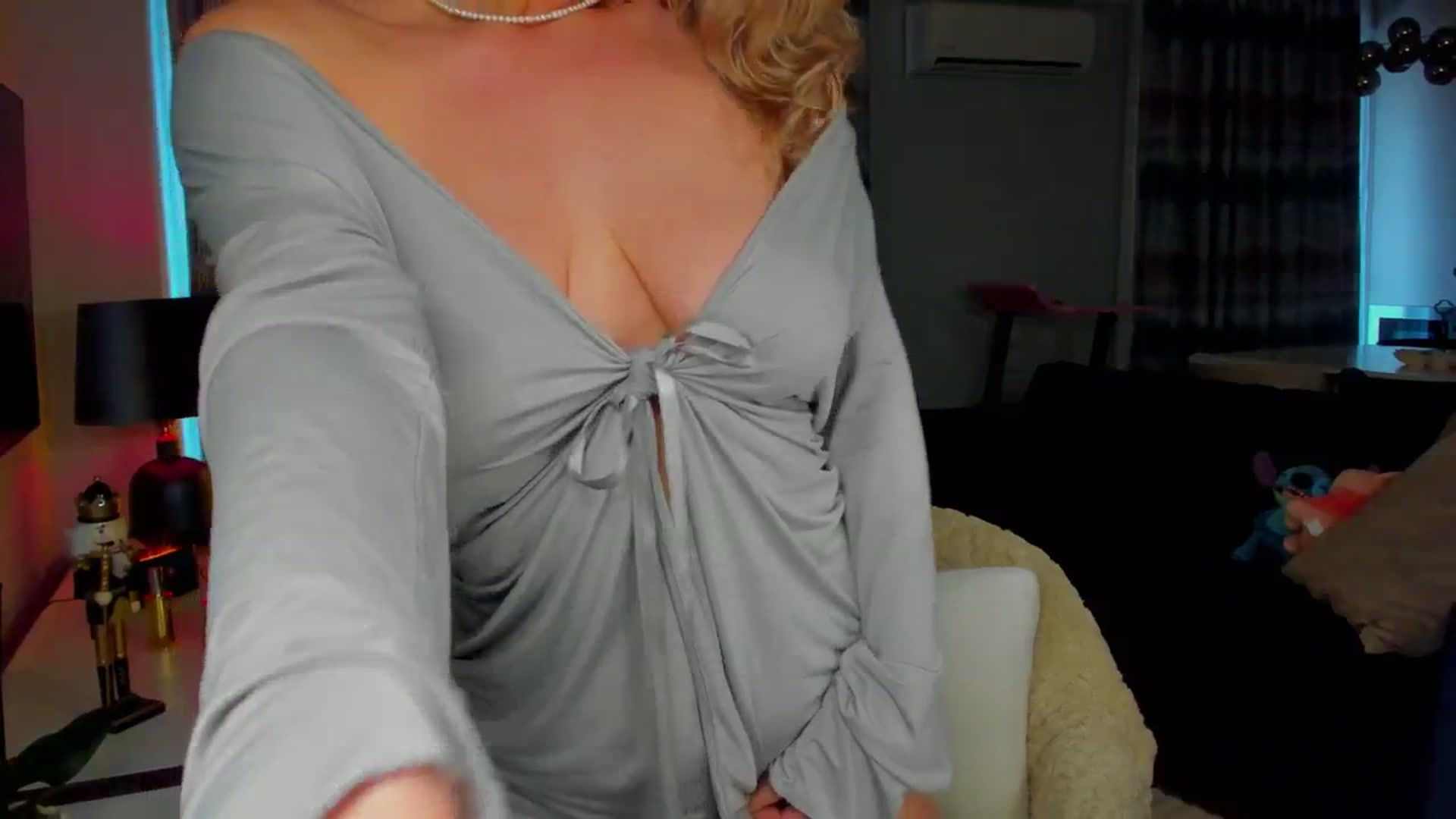 Gallery image thumbnail from AlexisLove's myfreecams stream on, 12/14/2025, 08:38 image 17 of 20