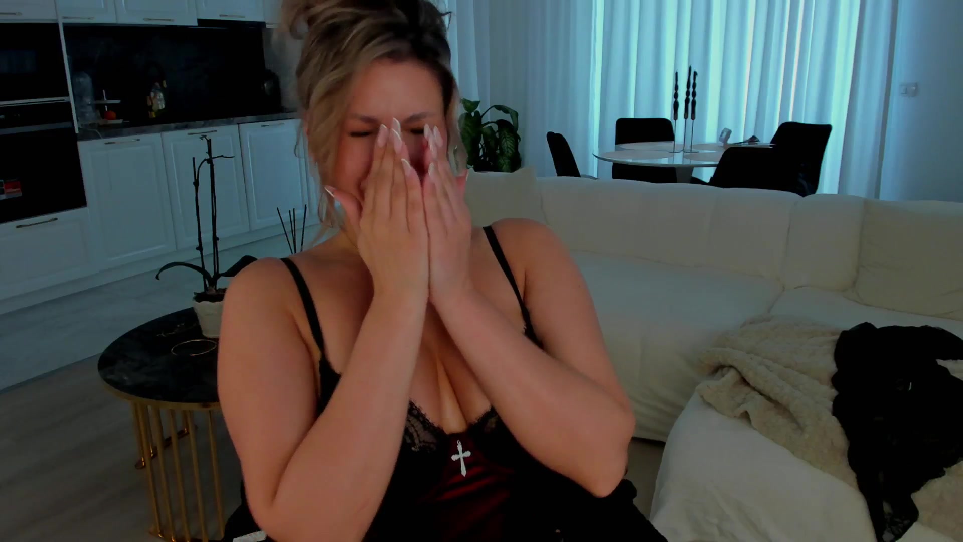 Gallery image thumbnail from AlexisLove's myfreecams stream on, 04/15/2026, 06:14 image 13 of 20