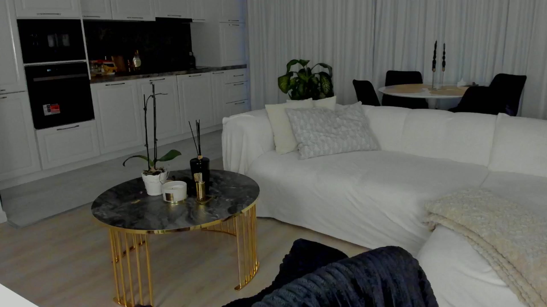 Gallery image thumbnail from AlexisLove's myfreecams stream on, 04/19/2026, 04:33 image 2 of 20