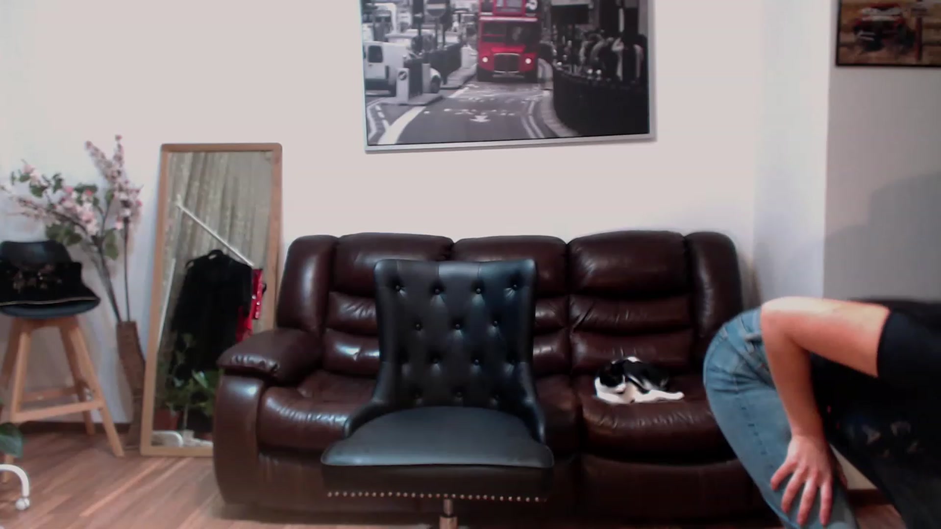 Gallery image thumbnail from AlexisLuvv's myfreecams stream on, 11/19/2022, 19:58 image 10 of 20