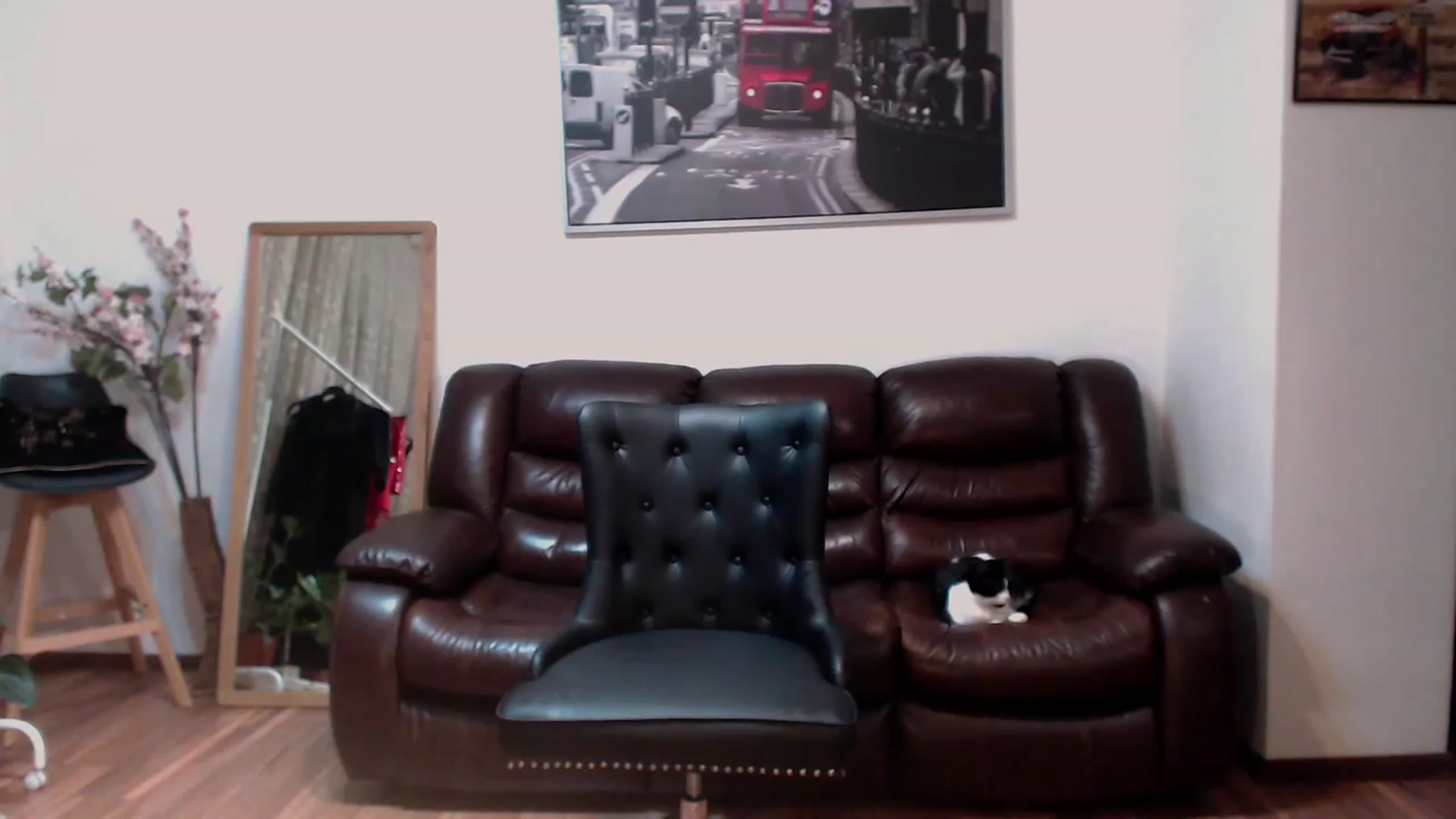 Gallery image thumbnail from AlexisLuvv's myfreecams stream on, 11/19/2022, 19:58 image 5 of 20