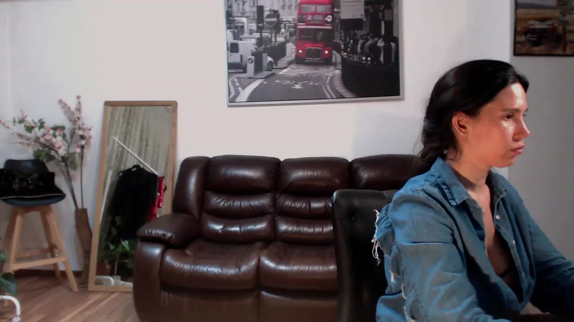 Gallery image thumbnail from AlexisLuvv's myfreecams stream on, 11/20/2022, 21:19 image 13 of 20