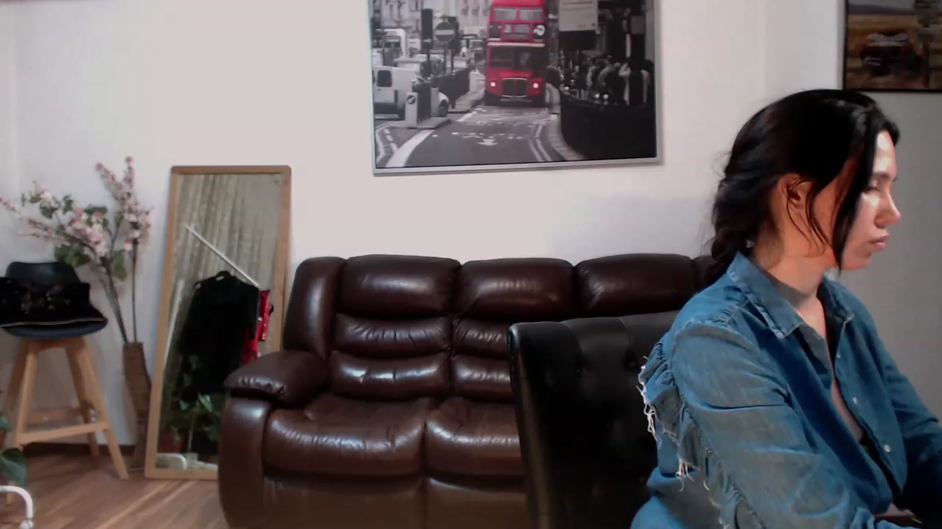Gallery image thumbnail from AlexisLuvv's myfreecams stream on, 11/20/2022, 21:19 image 19 of 20
