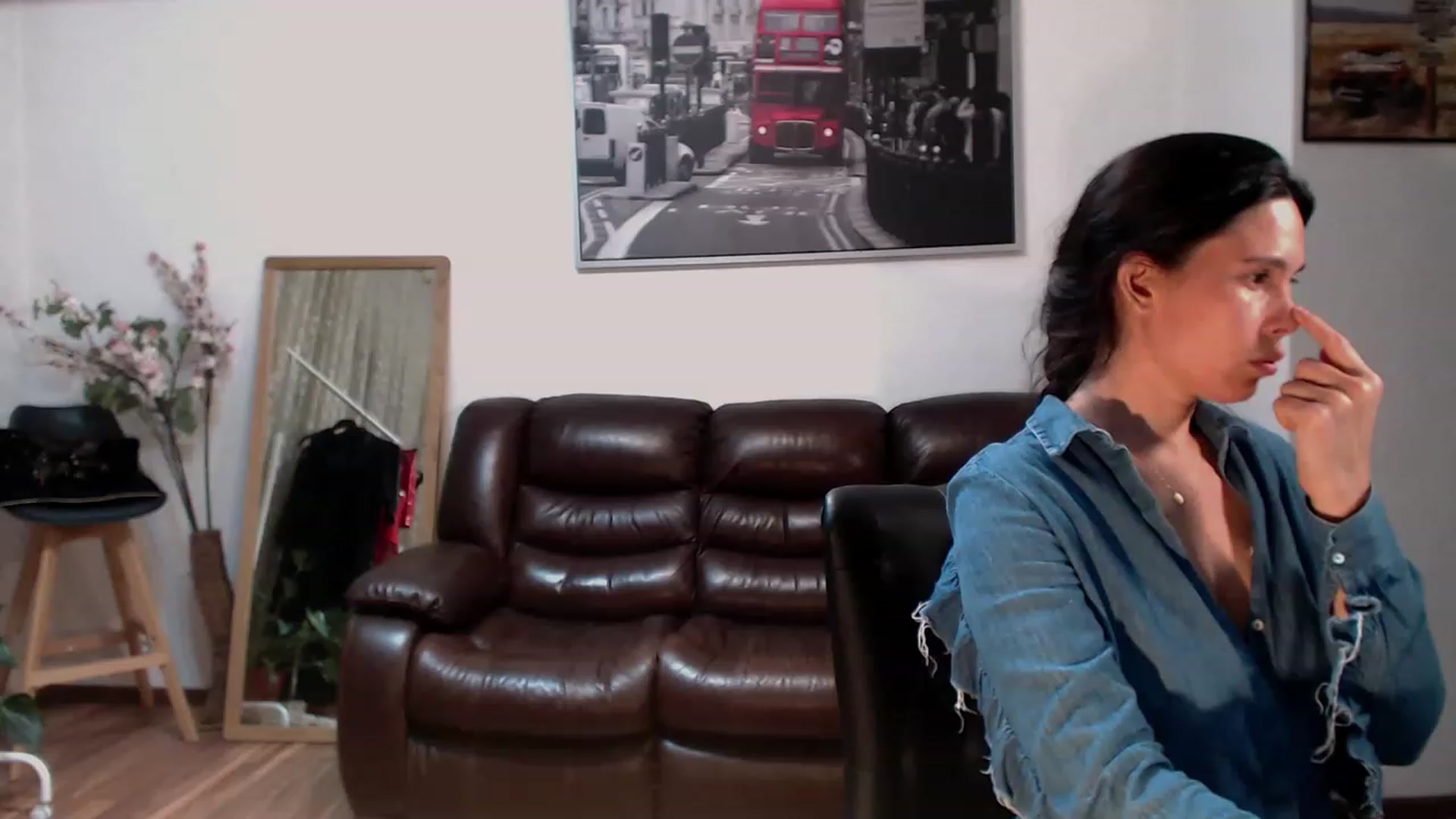 Gallery image thumbnail from AlexisLuvv's myfreecams stream on, 11/20/2022, 21:19 image 10 of 20