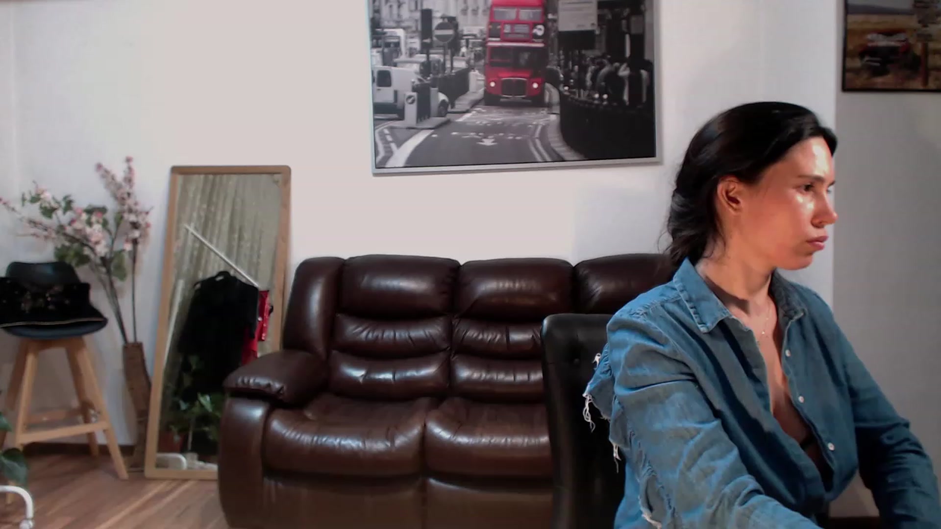 Gallery image thumbnail from AlexisLuvv's myfreecams stream on, 11/20/2022, 21:19 image 14 of 20