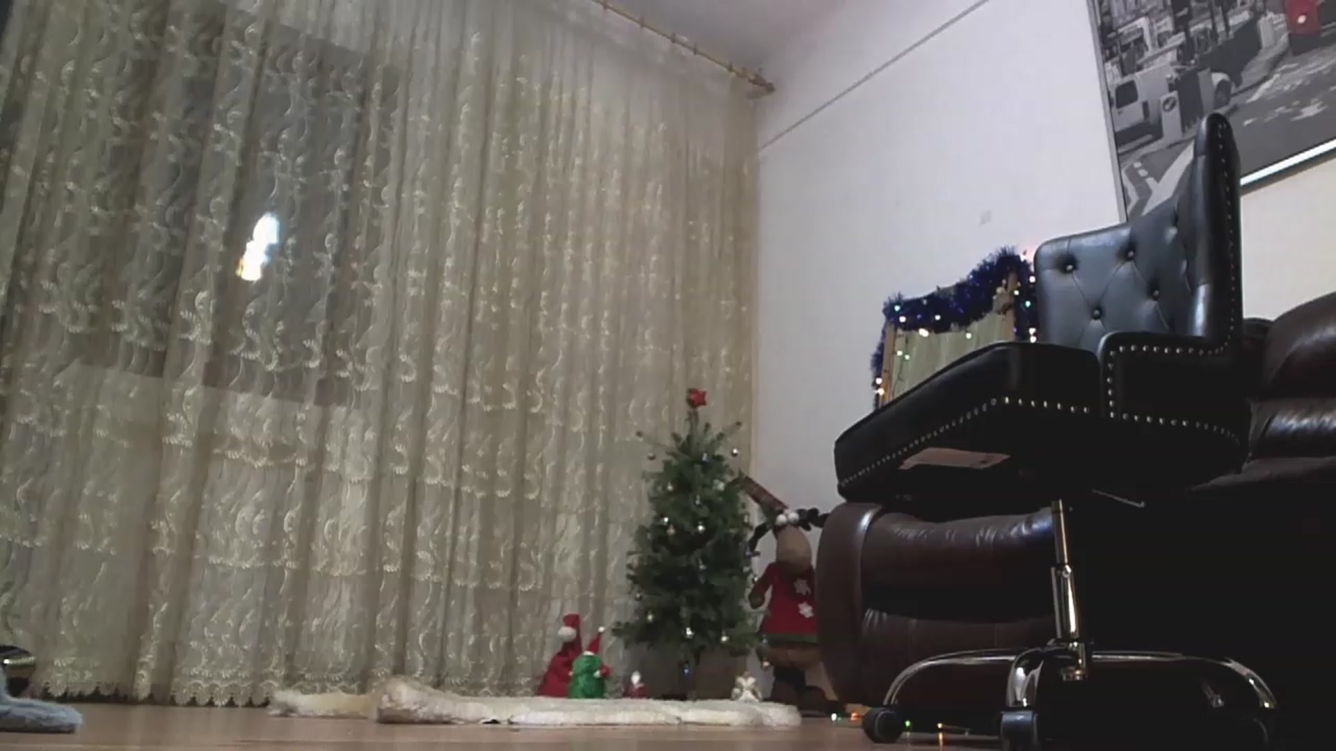 Gallery image thumbnail from AlexisLuvv's myfreecams stream on, 12/15/2022, 21:17 image 10 of 20