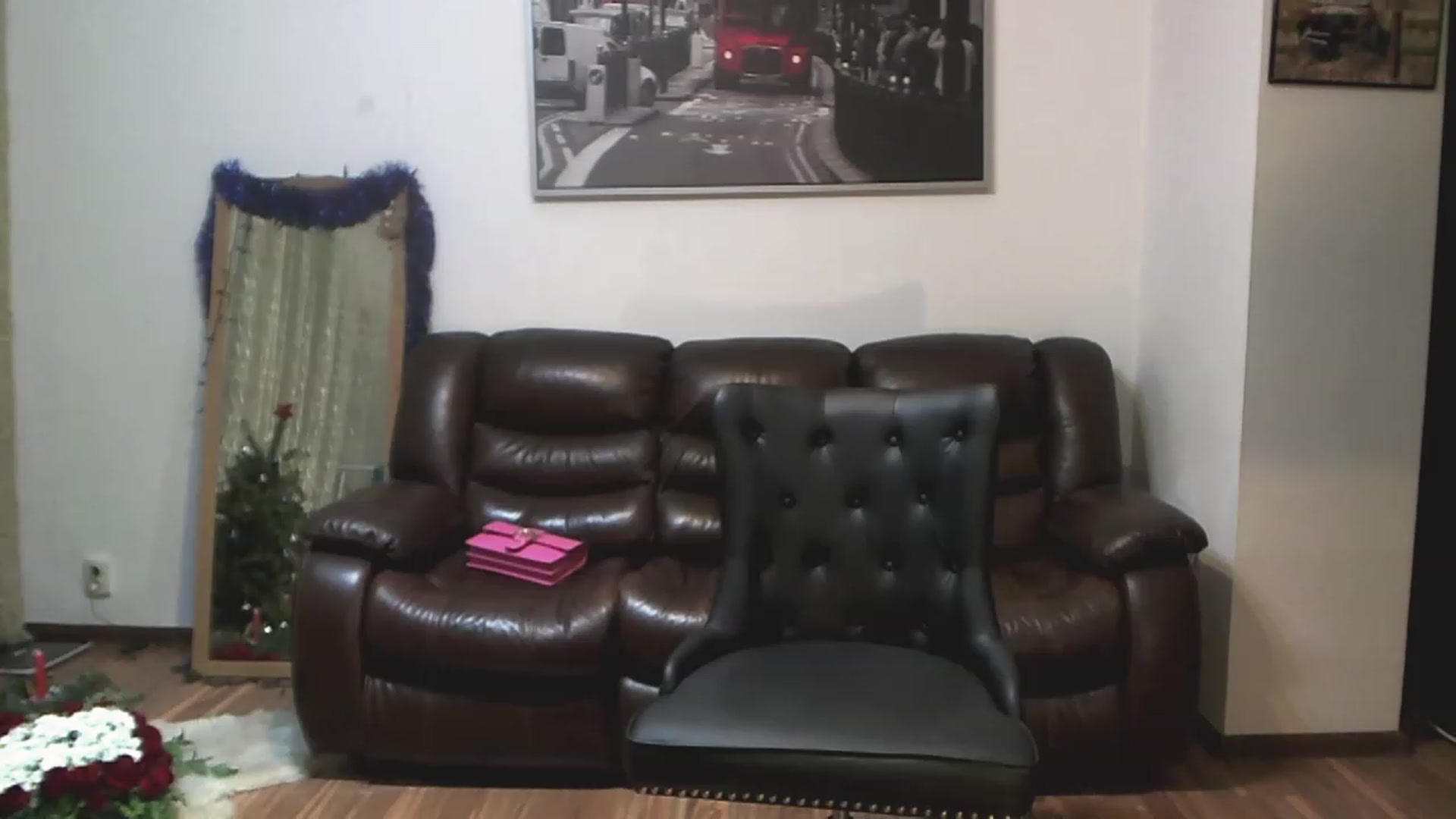 Gallery image thumbnail from AlexisLuvv's myfreecams stream on, 12/26/2022, 19:33 image 16 of 20