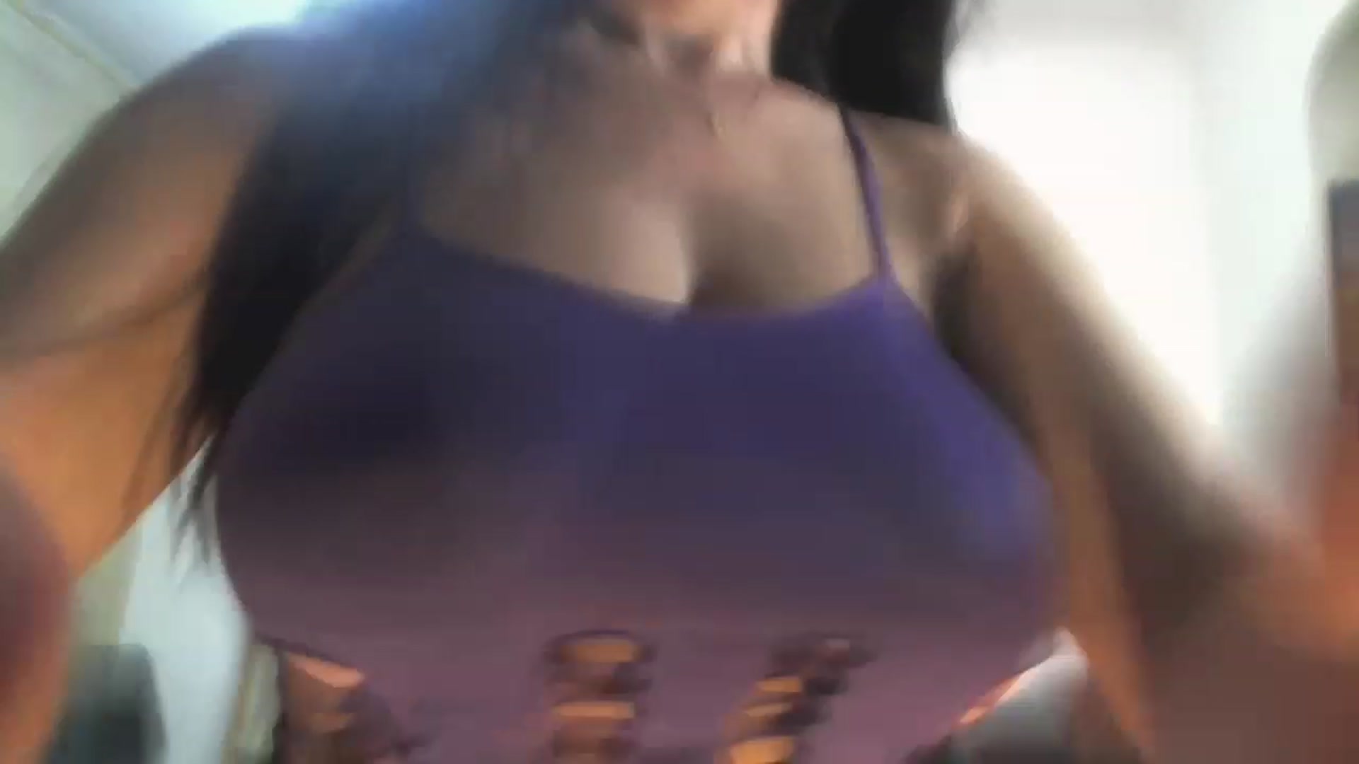Gallery image thumbnail from AlexisLuvv's myfreecams stream on, 01/10/2023, 21:00 image 5 of 20