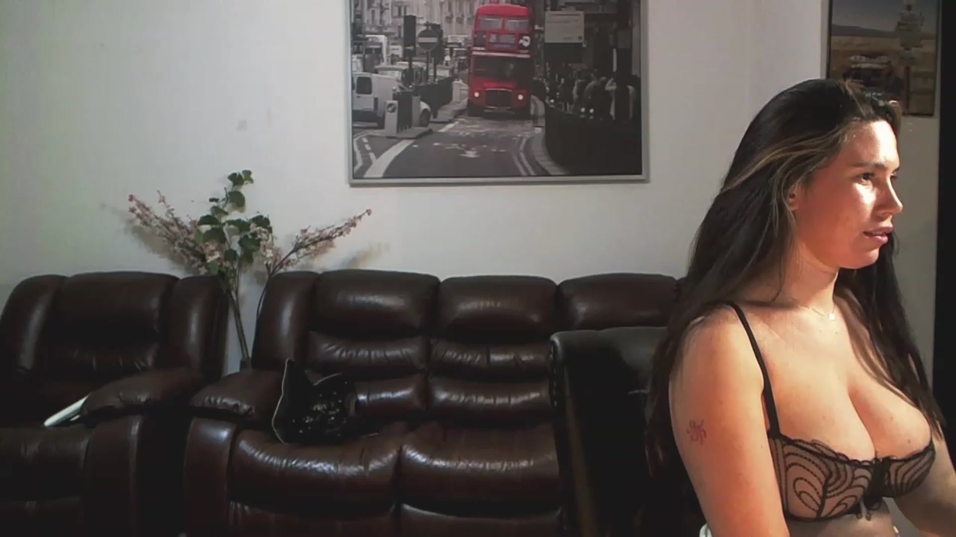 Gallery image thumbnail from AlexisLuvv's myfreecams stream on, 05/03/2023, 20:43 image 2 of 20