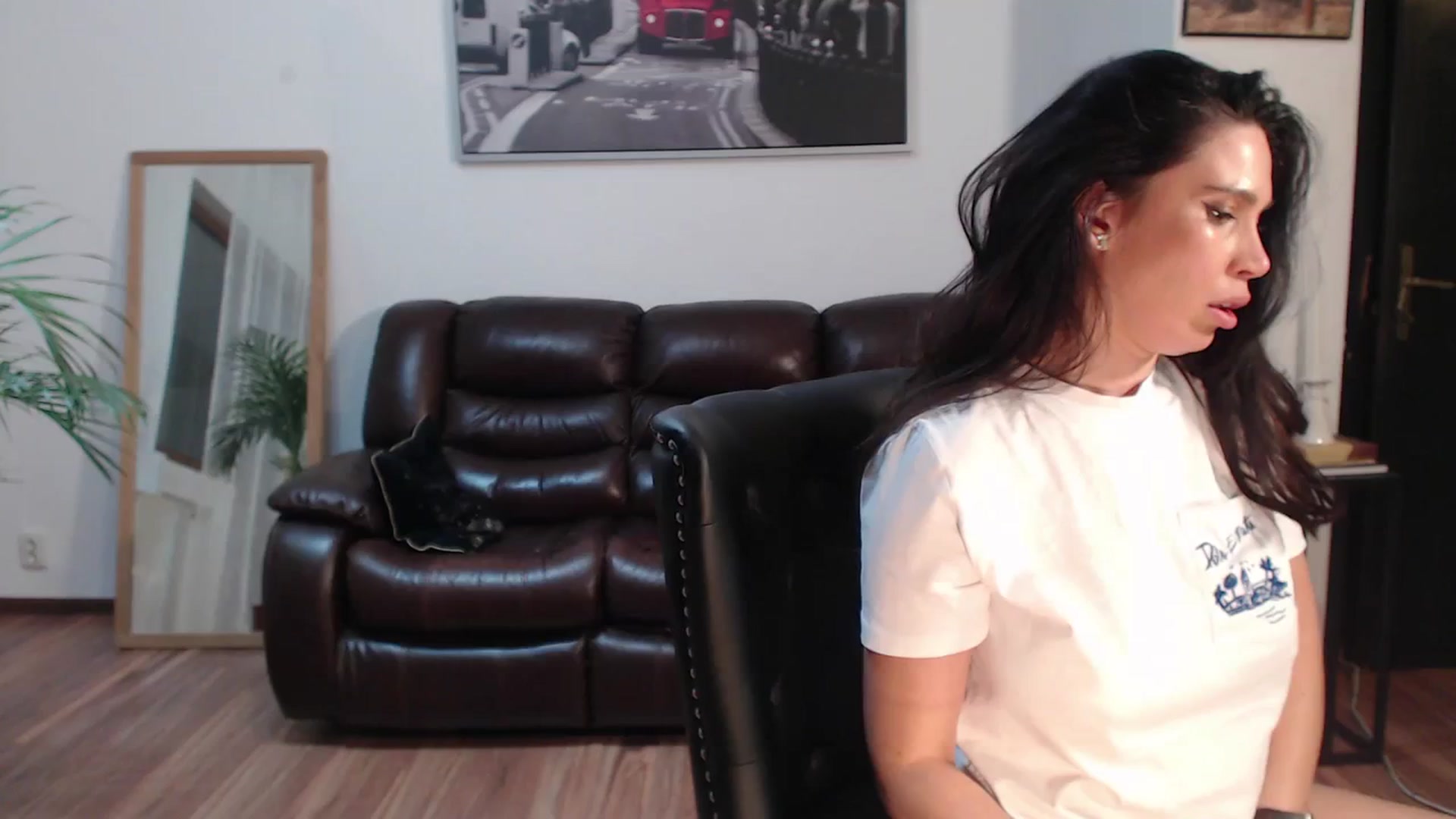 Gallery image thumbnail from AlexisLuvv's myfreecams stream on, 01/03/2024, 21:22 image 5 of 20