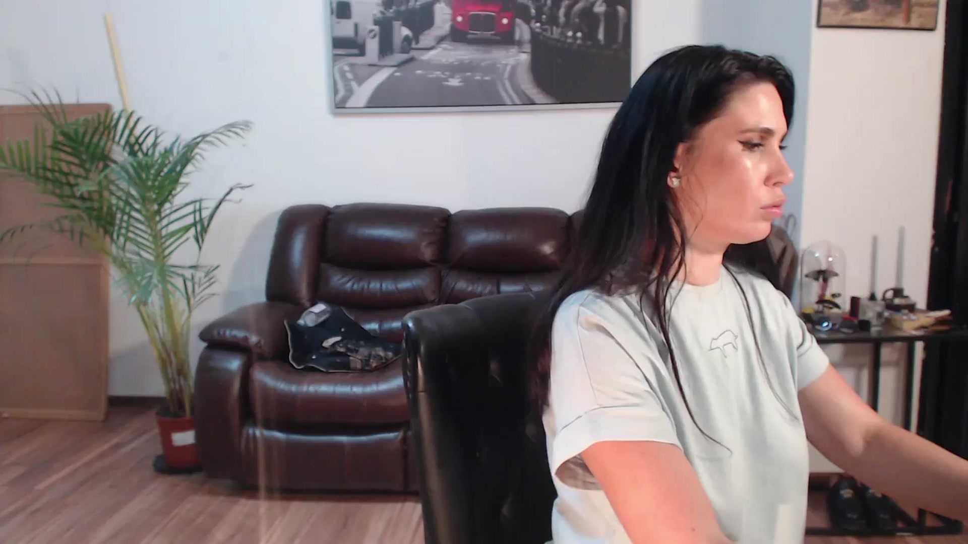 Gallery image thumbnail from AlexisLuvv's myfreecams stream on, 04/02/2024, 19:54 image 19 of 20