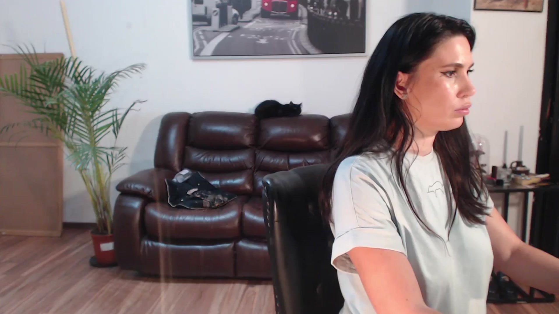 Gallery image thumbnail from AlexisLuvv's myfreecams stream on, 04/02/2024, 19:54 image 16 of 20