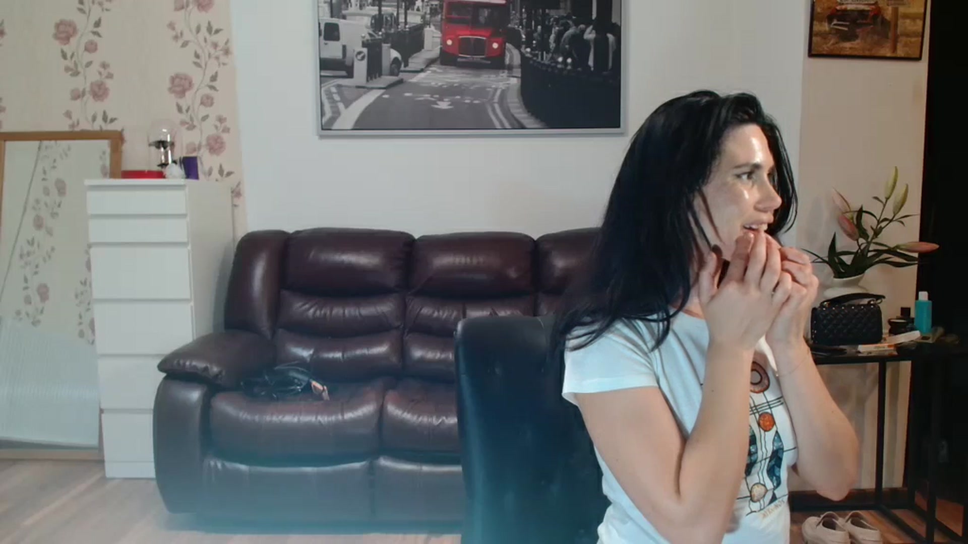 Gallery image thumbnail from AlexisLuvv's myfreecams stream on, 04/20/2025, 19:01 image 19 of 20