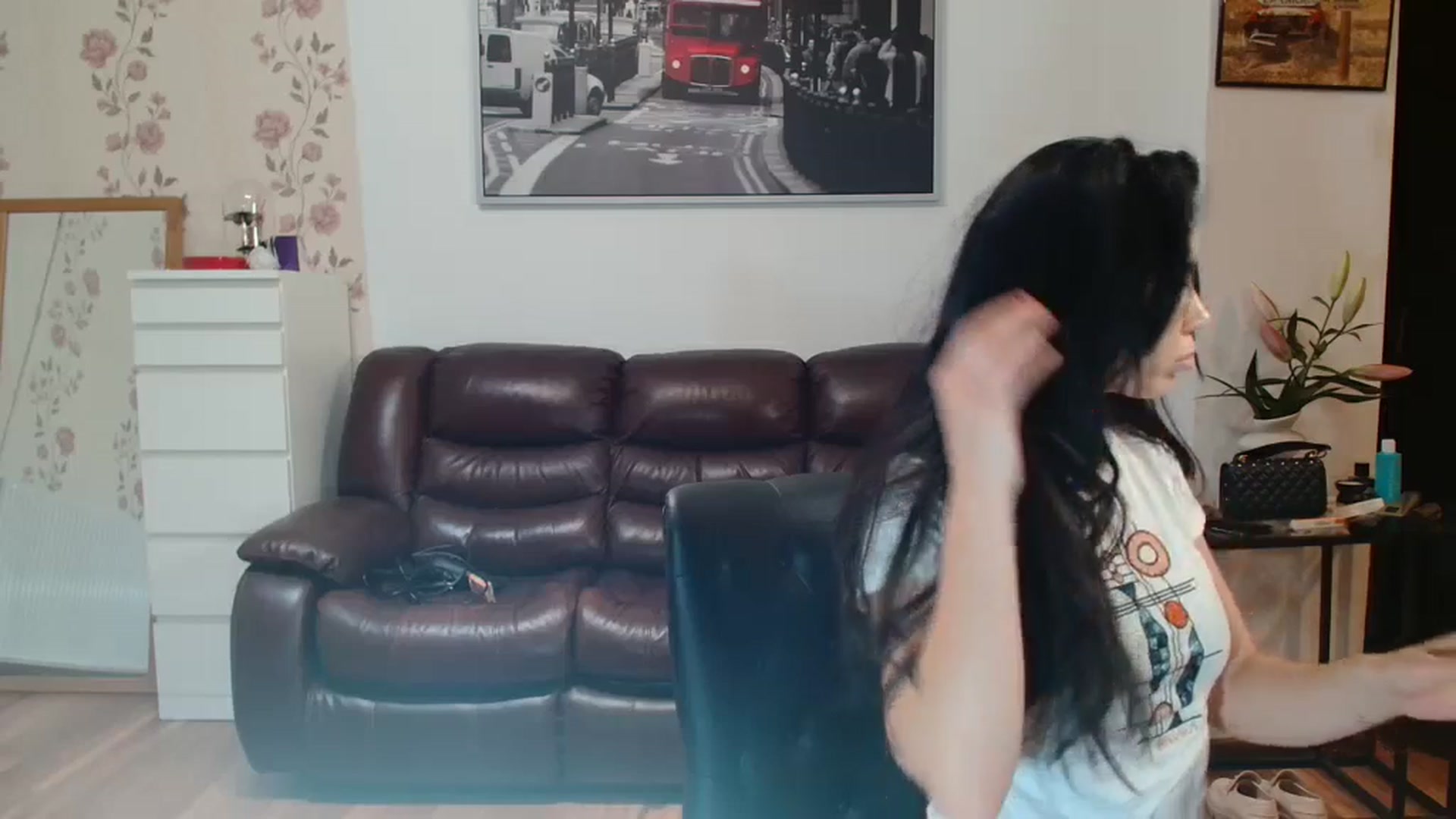 Gallery image thumbnail from AlexisLuvv's myfreecams stream on, 04/20/2025, 19:01 image 20 of 20