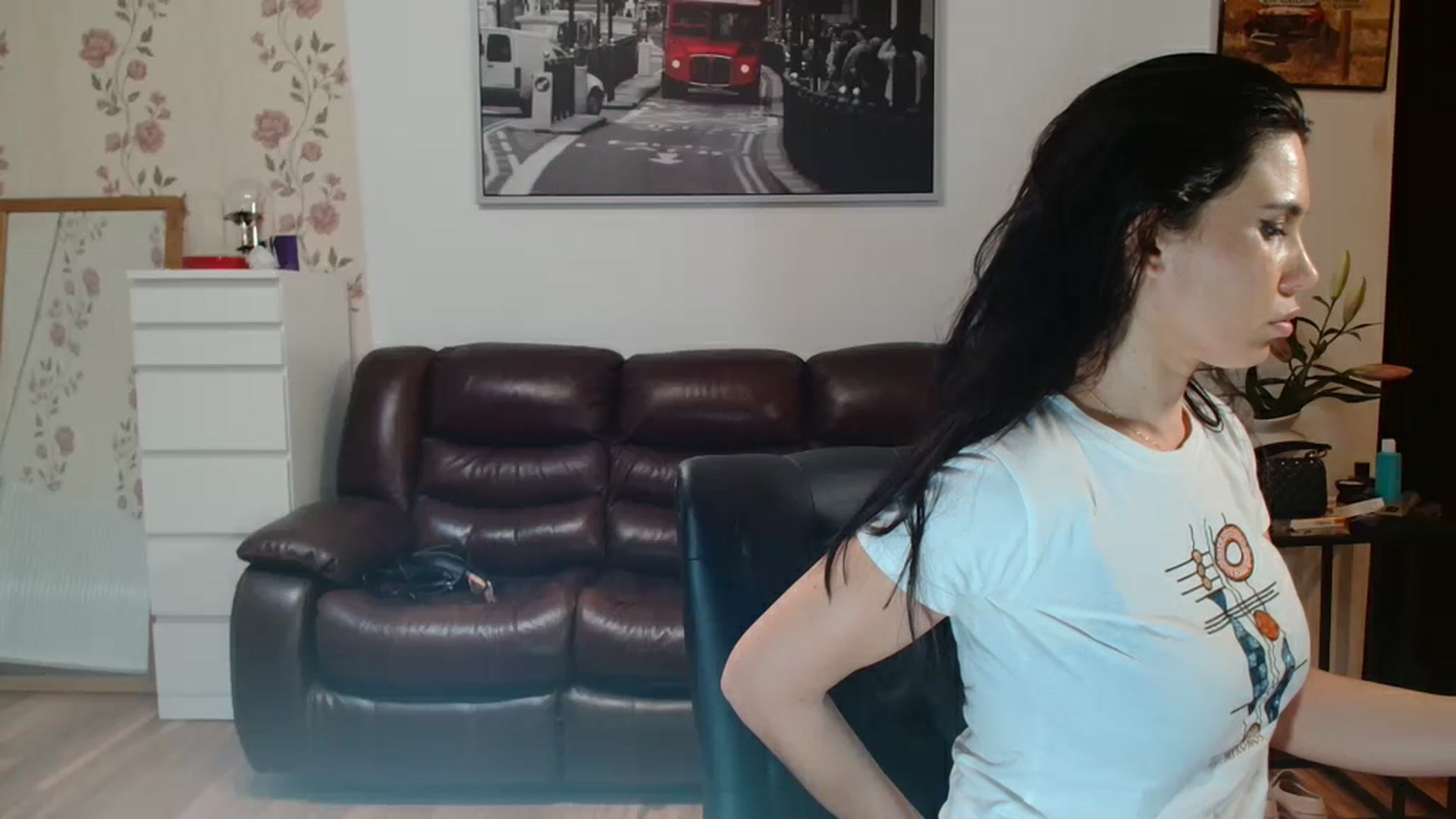 Gallery image thumbnail from AlexisLuvv's myfreecams stream on, 04/20/2025, 19:22 image 18 of 20