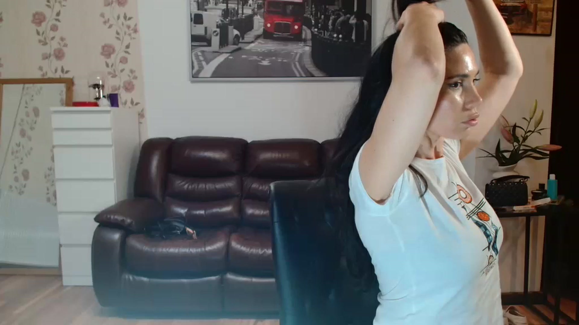 Gallery image thumbnail from AlexisLuvv's myfreecams stream on, 04/20/2025, 19:22 image 15 of 20
