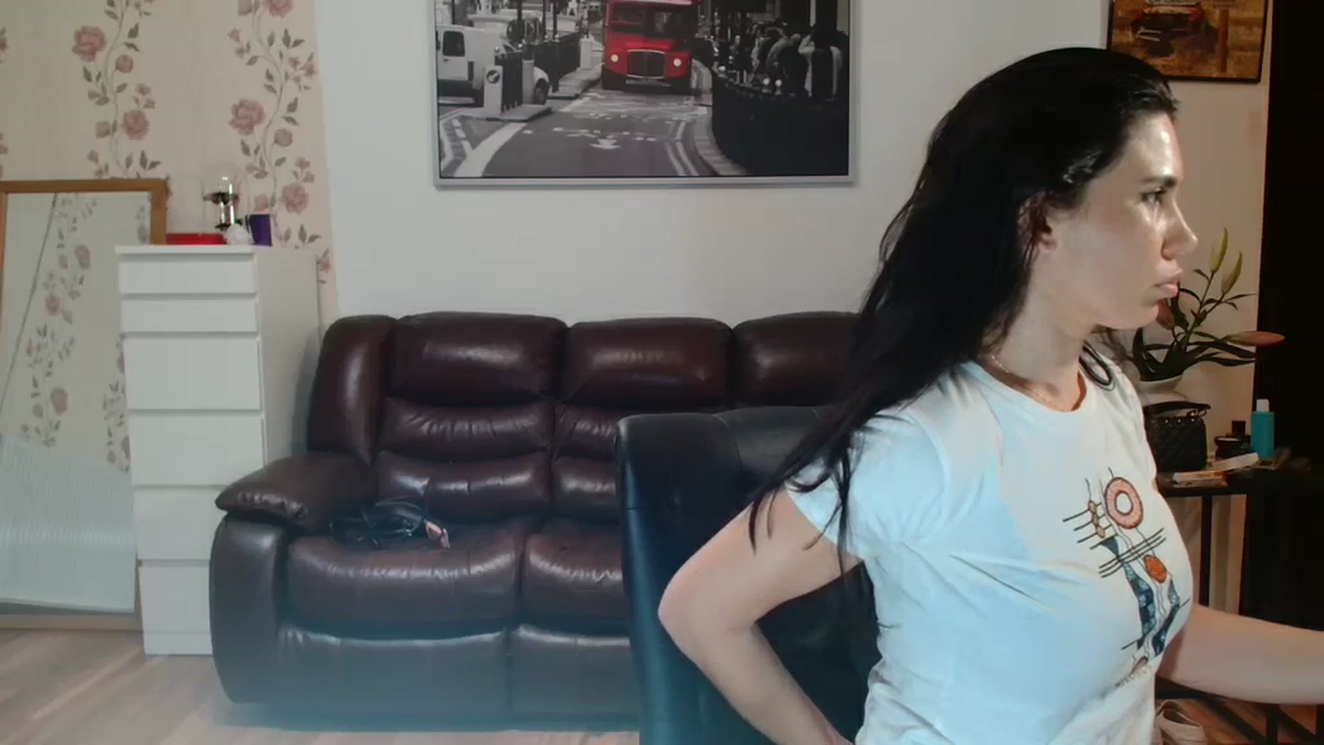 Gallery image thumbnail from AlexisLuvv's myfreecams stream on, 04/20/2025, 19:22 image 17 of 20